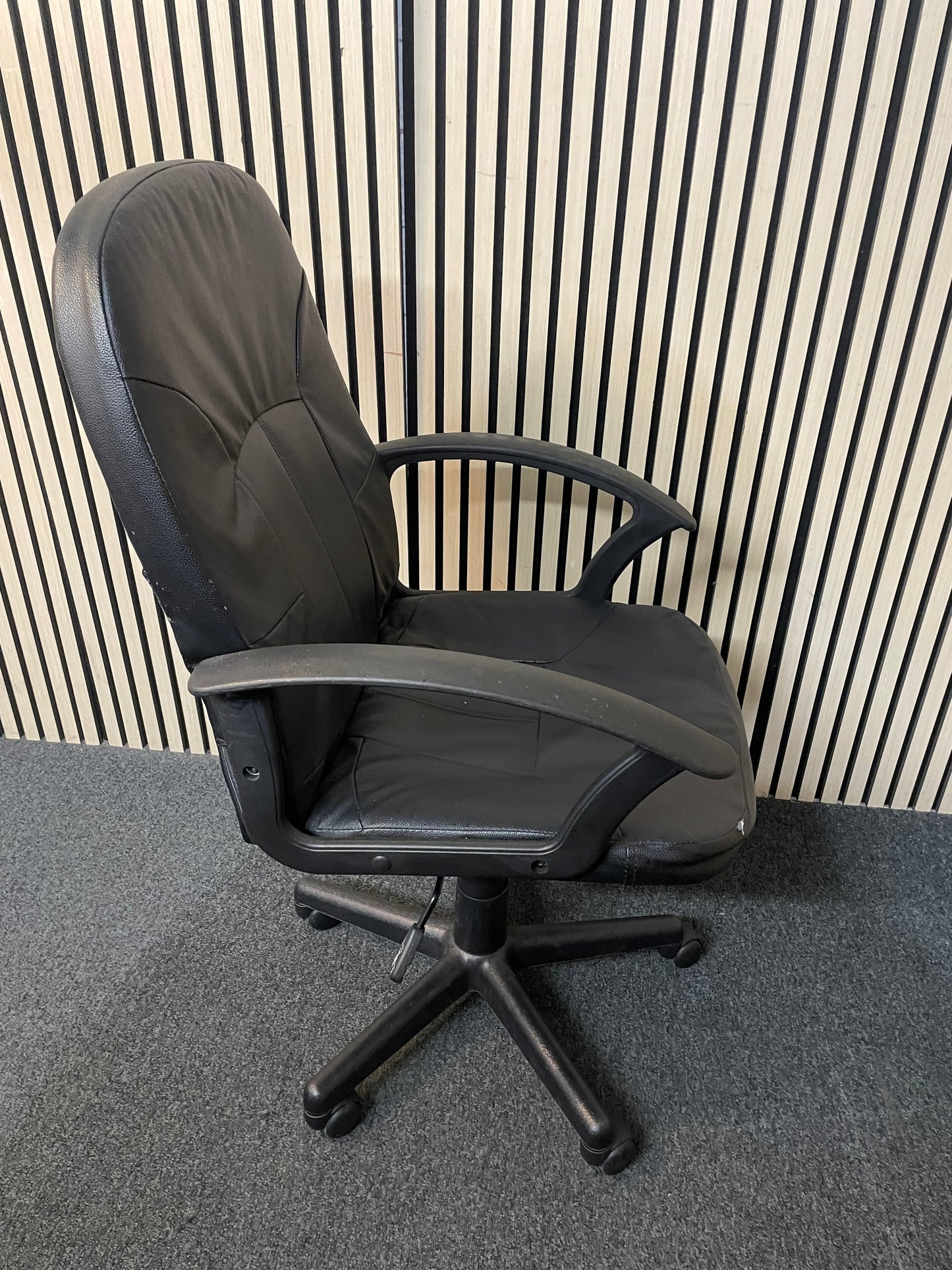 Black PU leatherette fixed arm swivel chair  3425