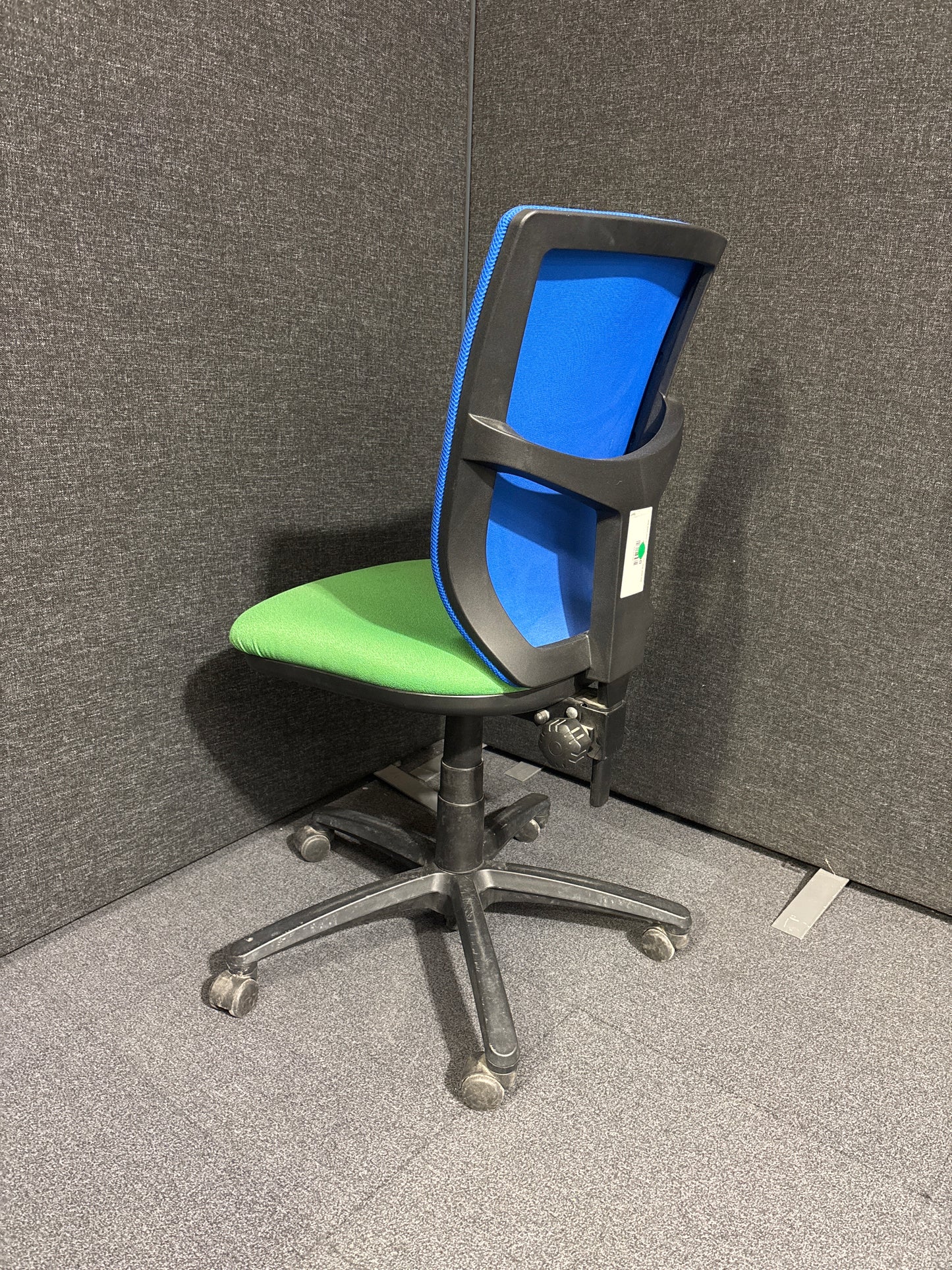 Second hand altino swivel chair blue mesh back with green fabric seat- no arms