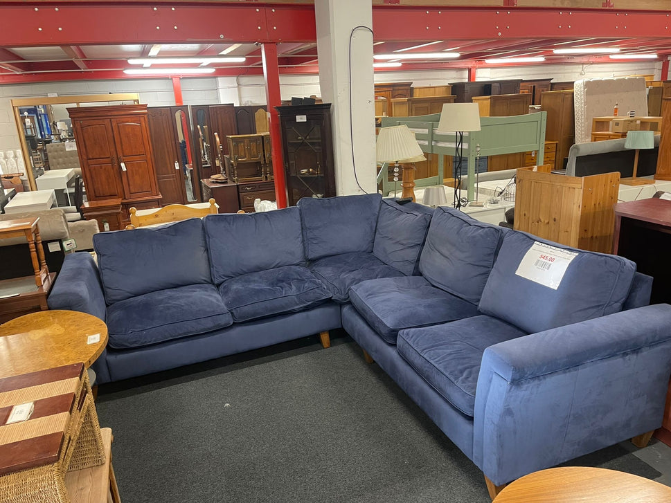 Large sectional dark blue velour fabric corner suite 3325
300cm on the longest section x 296cm shortest corner
