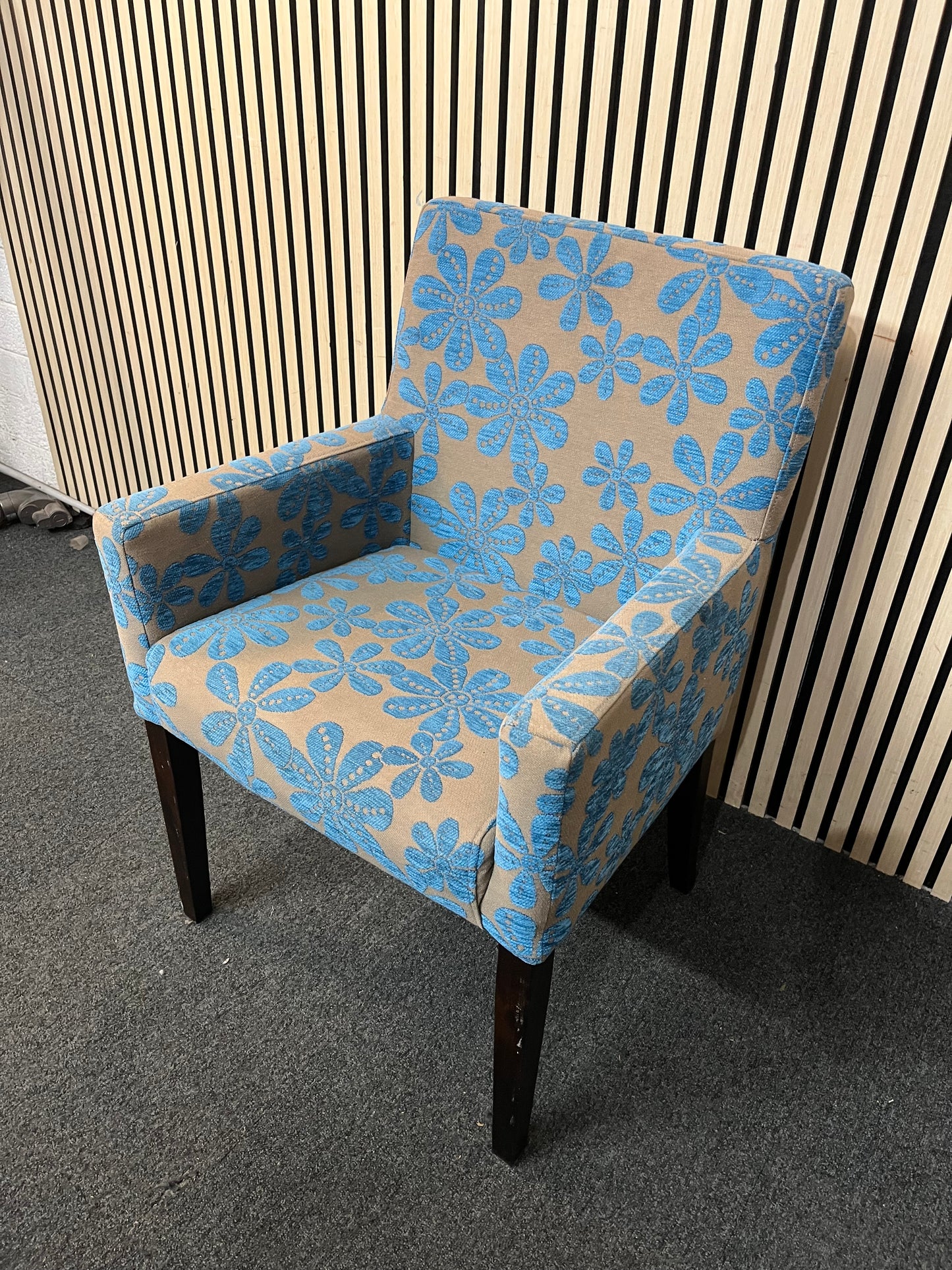 Ornate blue and gold mix fabric club chair 43361