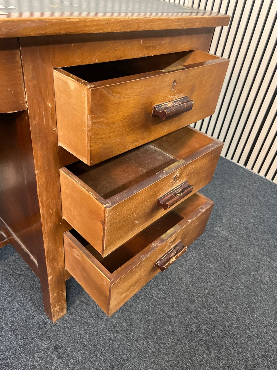 Solid wood stained, green leather top retro desk with 3 drawers (H 76 x W 119 x D 66 cm) 2425