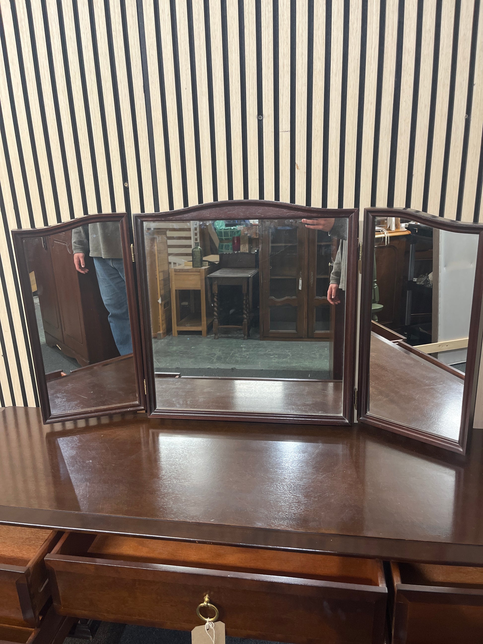 Mahogany 5 drawer long dressing table with matching mirror (H 70 x W 153 x D 47 cm) 2226
