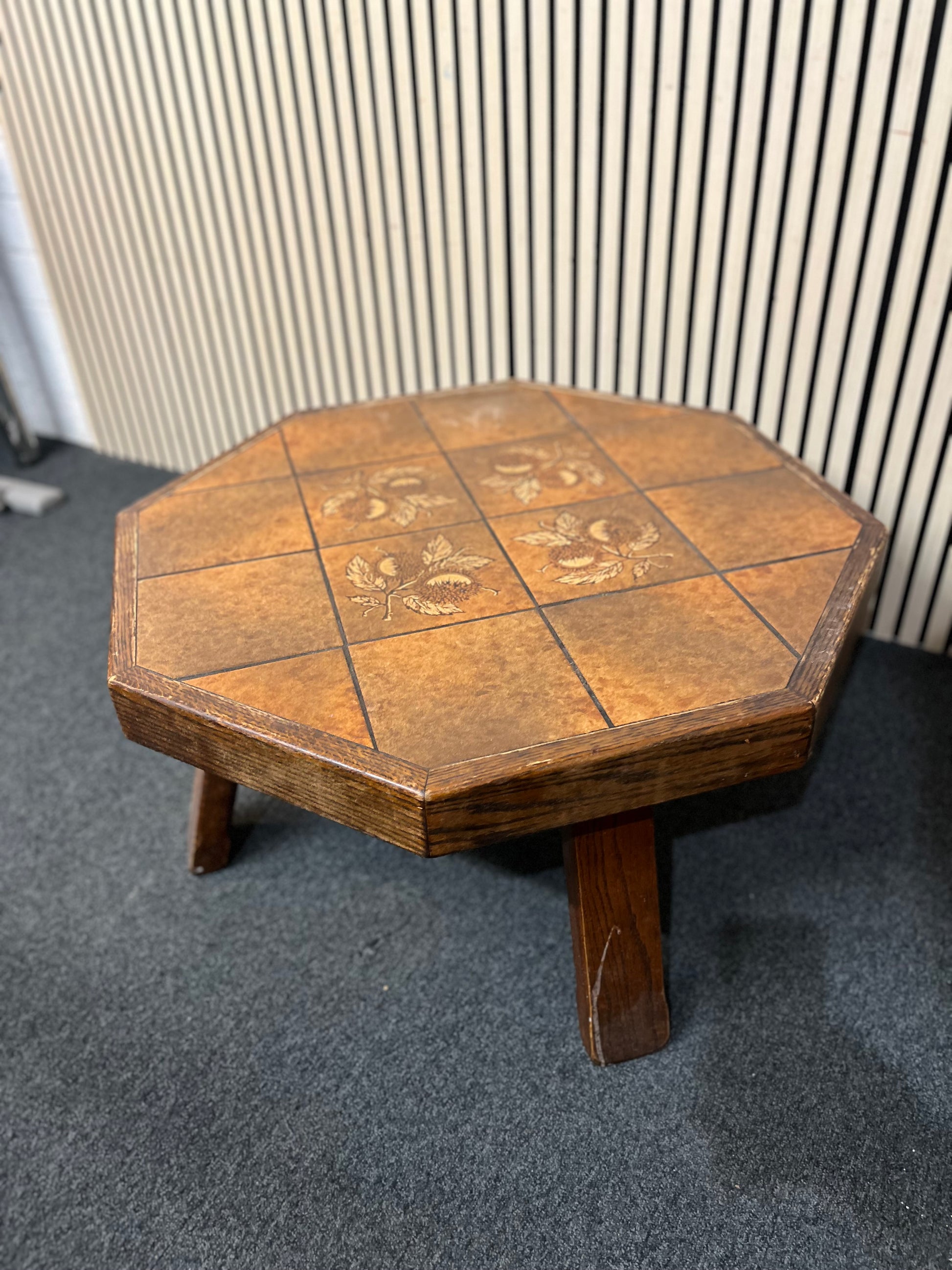 Low octogon tile top coffee table (H 44 x W 87 x D 87 cm) 3126