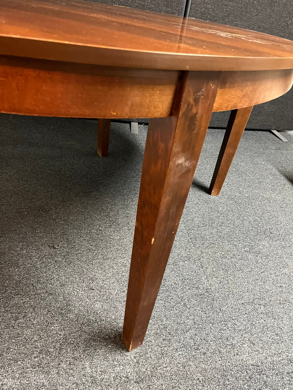 Oval extendable mahogany dining table with 2 no. carvers and 4 no. dining chairs with mustard fabric seat 2225