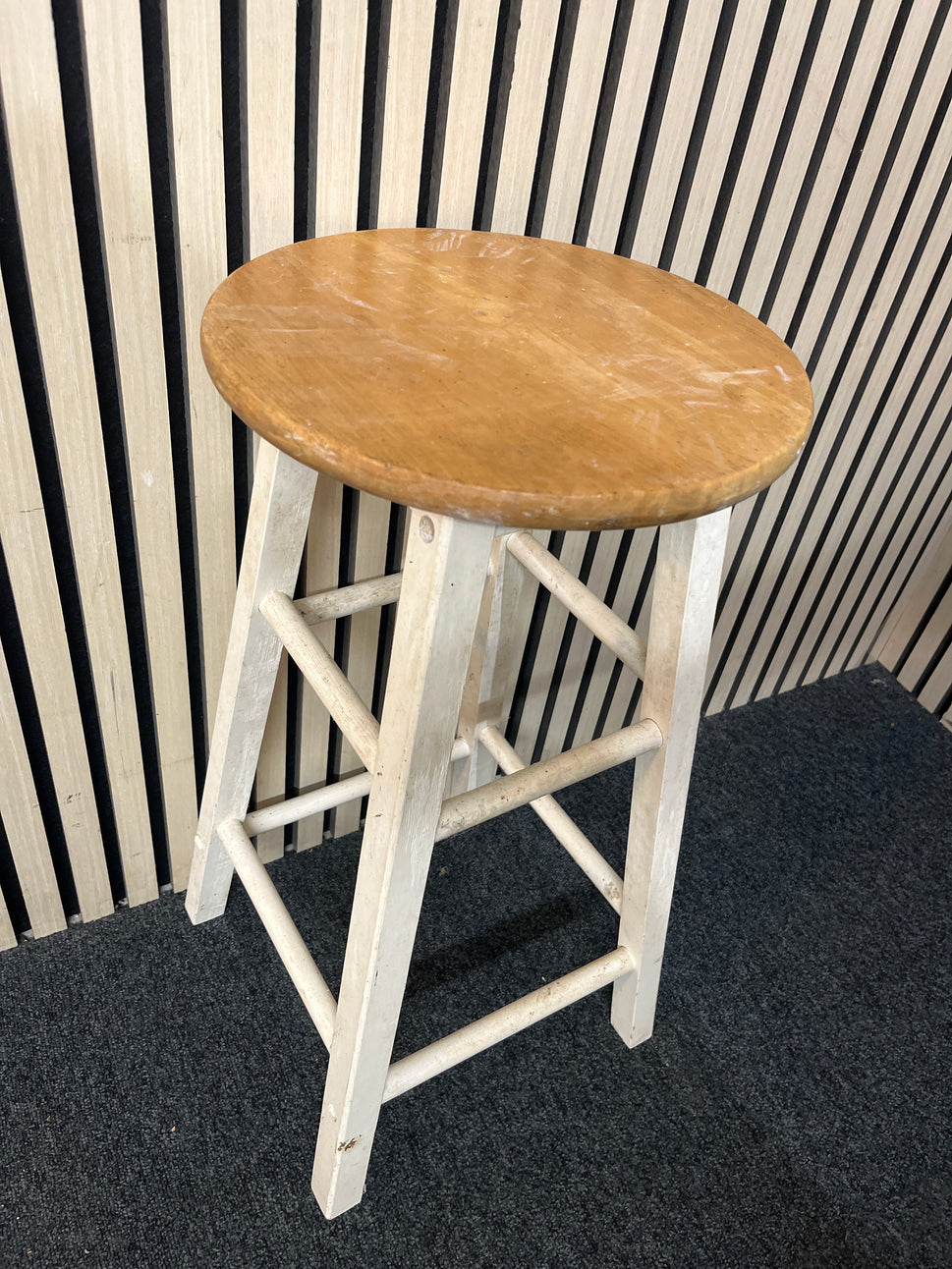 White footstool with pine top 1126