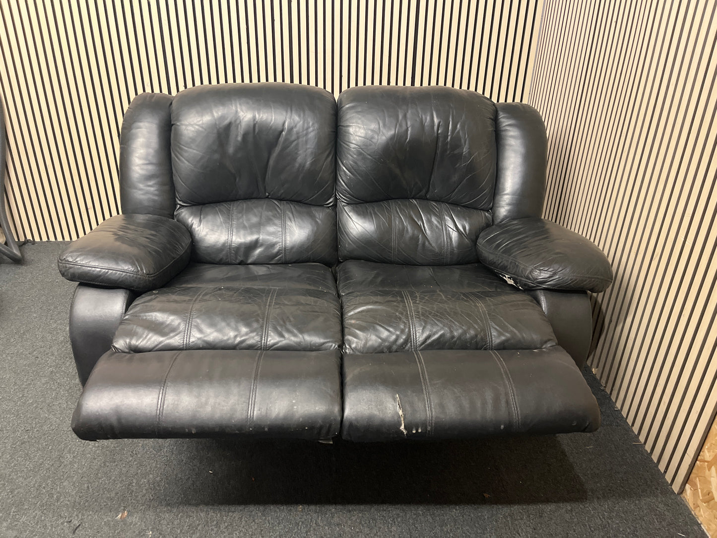 Black leather two-seater recliner sofa 44016