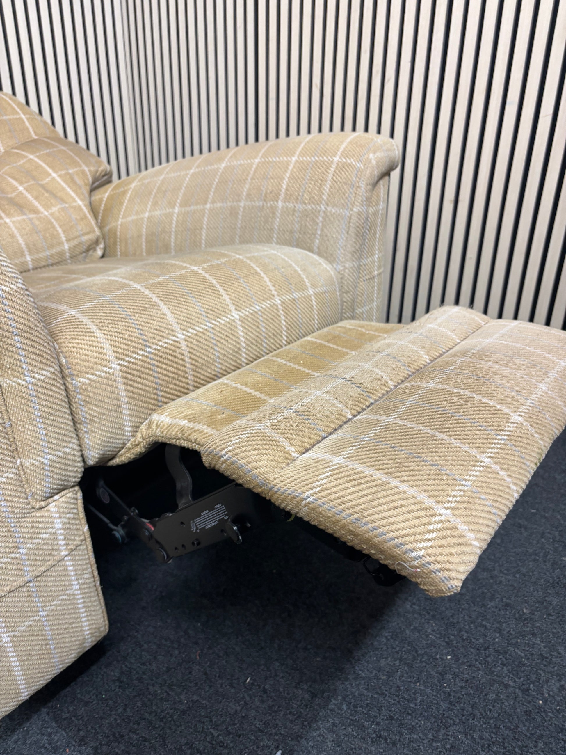 Parker Knoll cream tartan fabric electric recliner armchair 2226