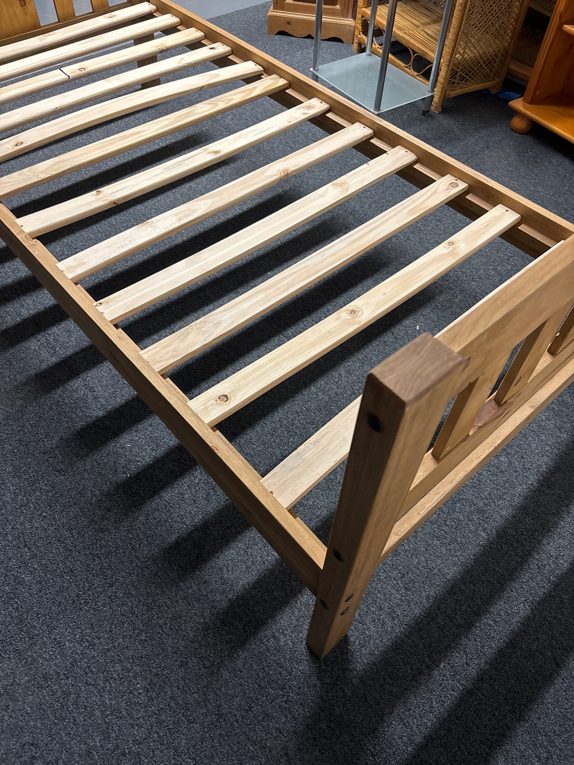 3ft solid waxed pine bed frame  1225