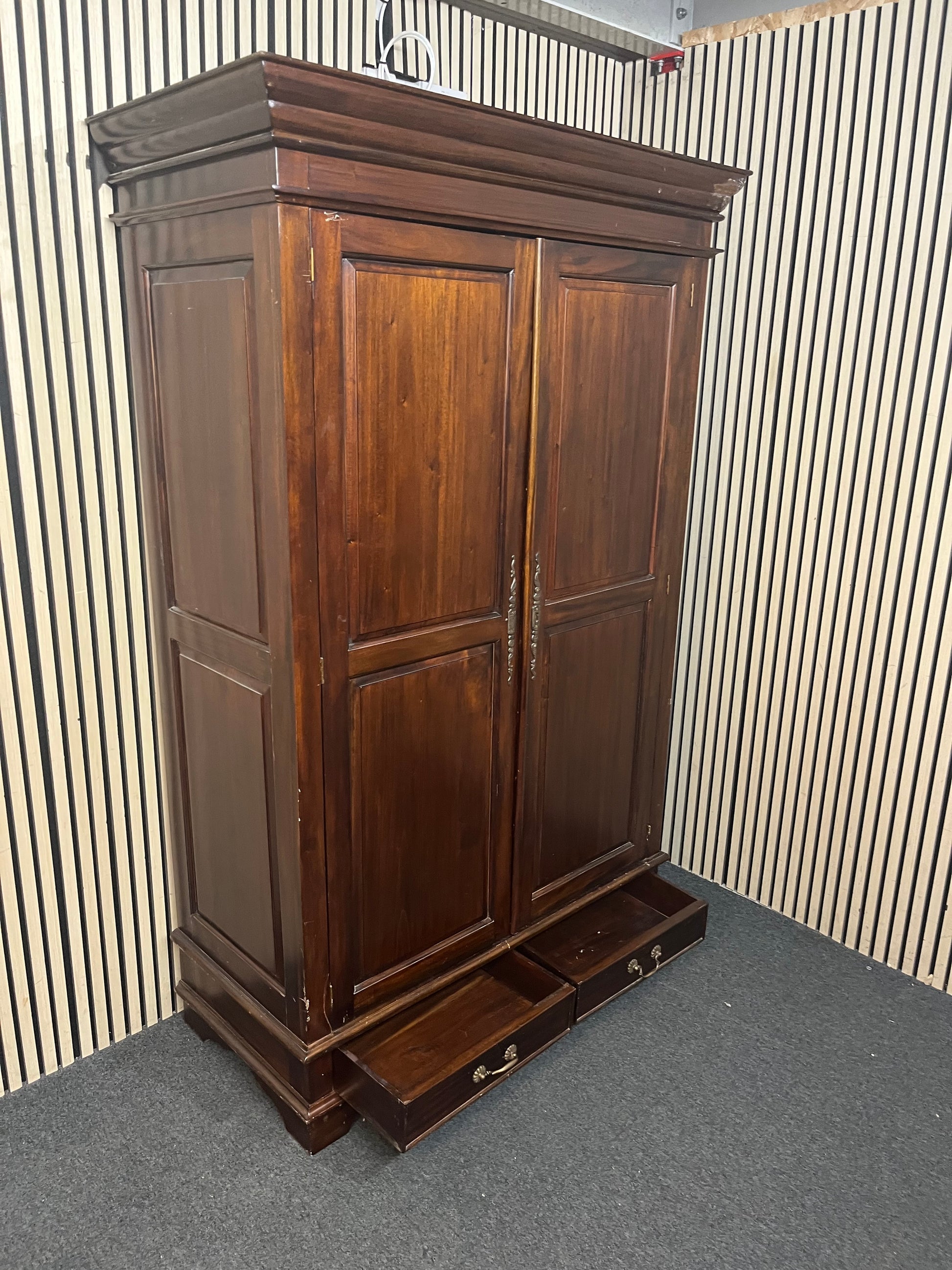 Tall solid mahogany 2 door 1 drawer wardrobe (H 191 x W 130 x D 60 cm) 43826