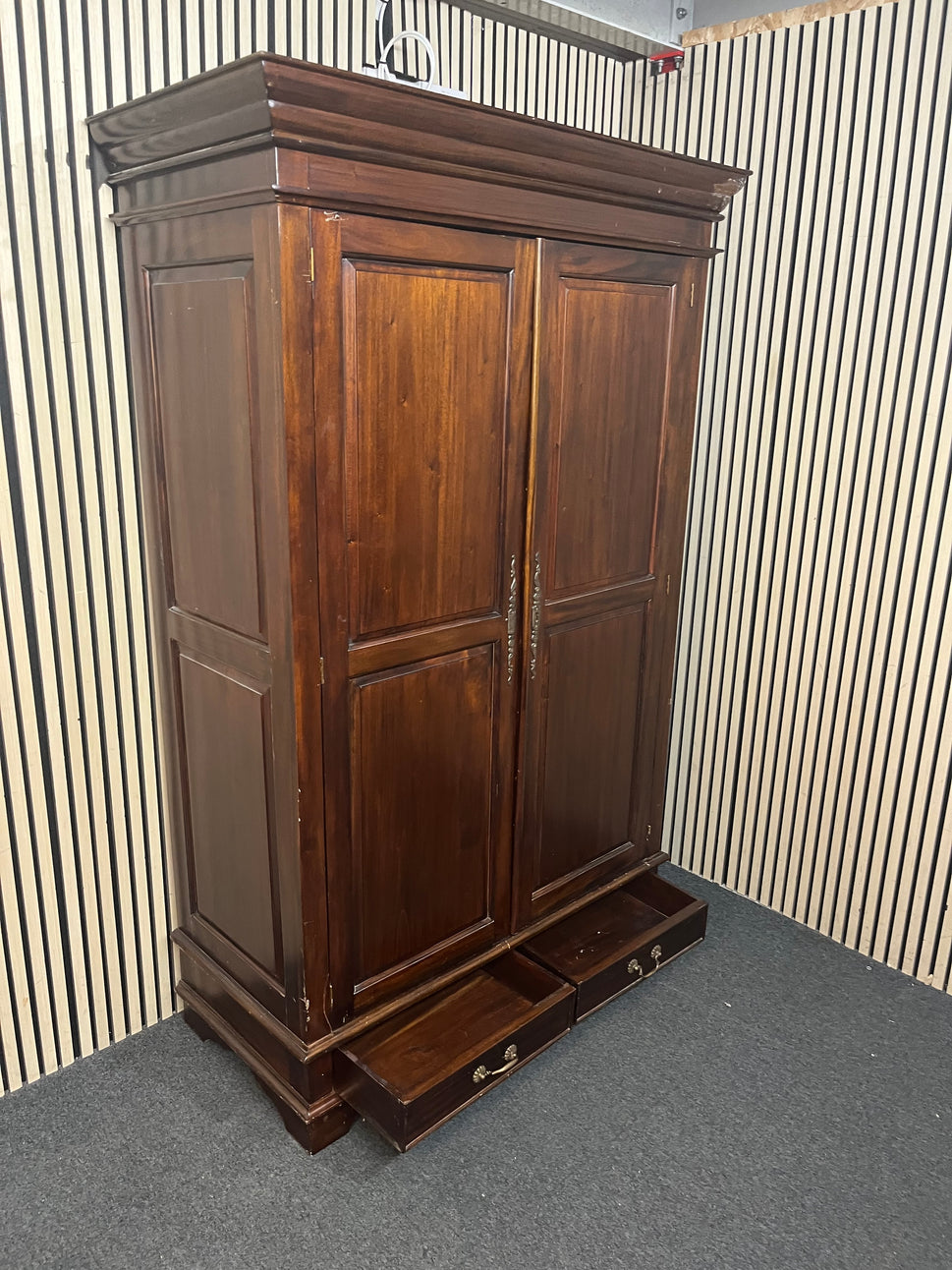 Tall solid mahogany 2 door 1 drawer wardrobe (H 191 x W 130 x D 60 cm) 43826