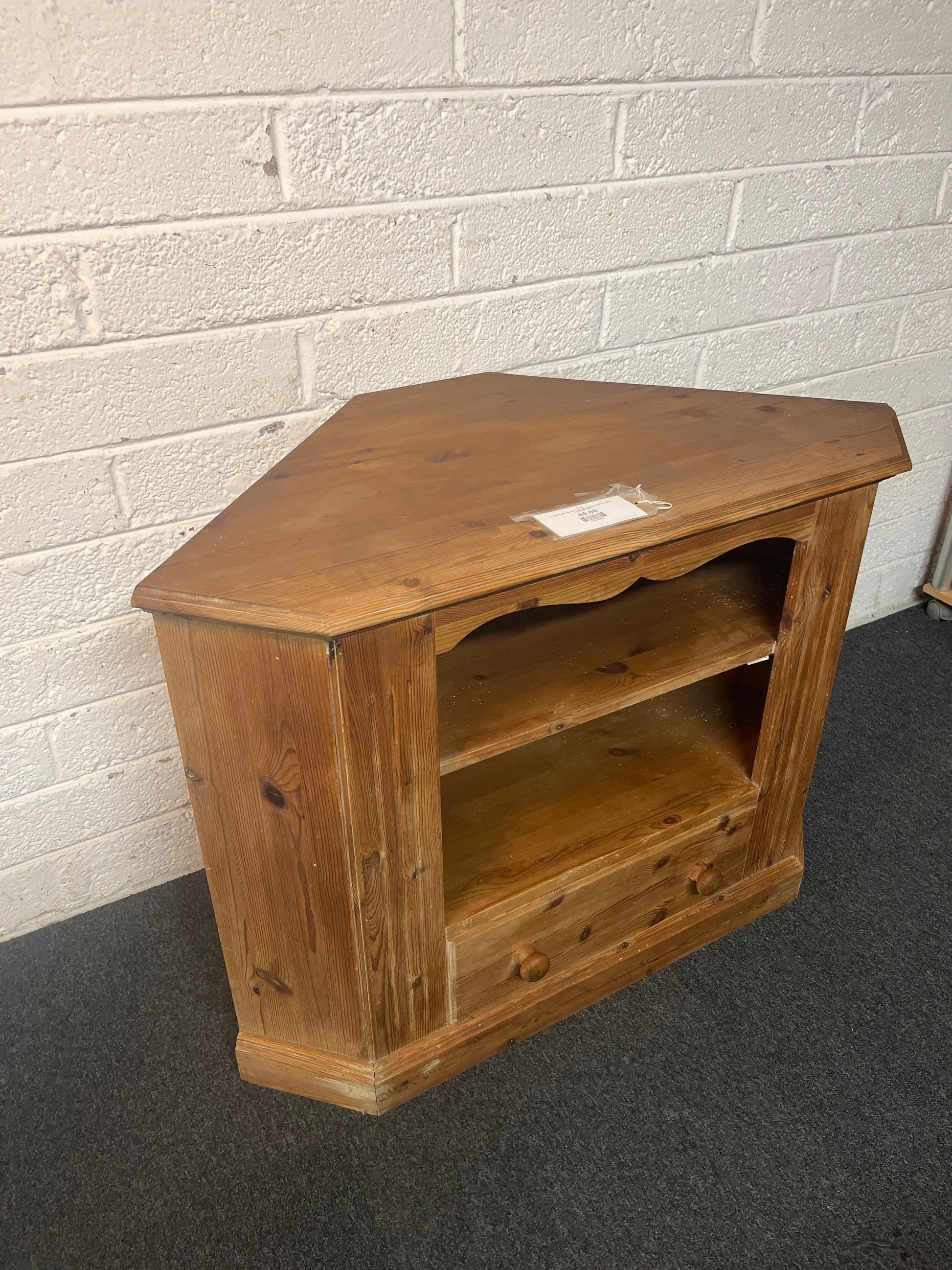 1 drawer pine corner tv unit with shelf space (H 72 x W 97 x D 52 cm) 2225