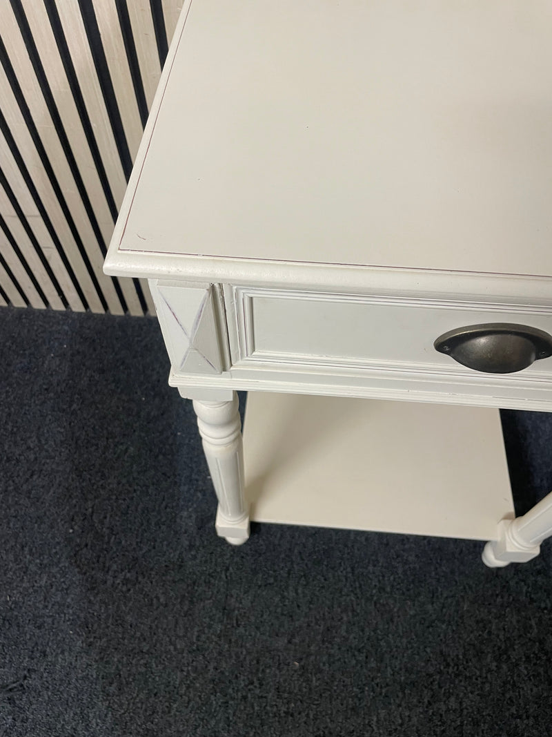 Cream painted ornate 1 drawer lamp table  44694