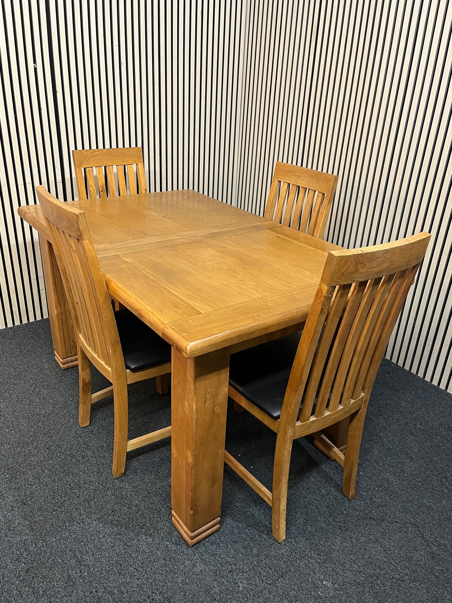 Solid oak large extendable dining table (L 140 - 180 x W 90 cm) with 4 no. matching solid wood chairs with leather seat 43521