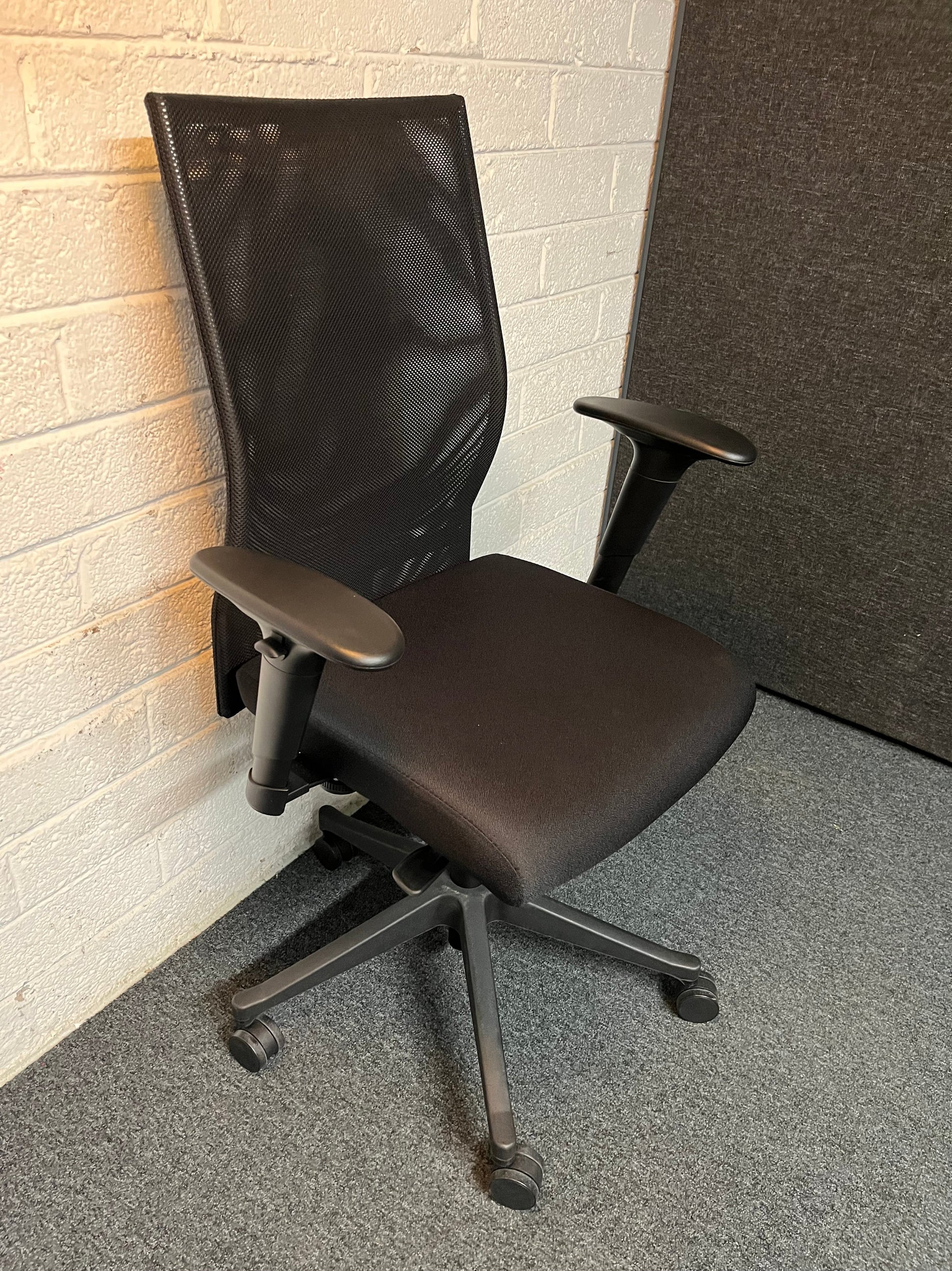 SECONHAND Black fabric seat, black mesh back swivel chair with multifunction and height adjustable arms. IN EXCELLENT CONDITION