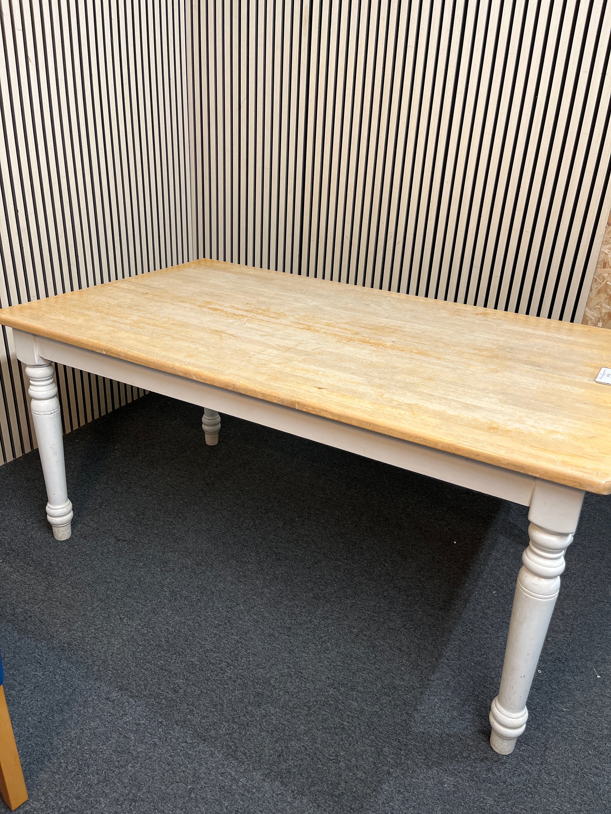 Rectangular rubberwood and white framed dining table (L 150 x W 92 cm) 3126