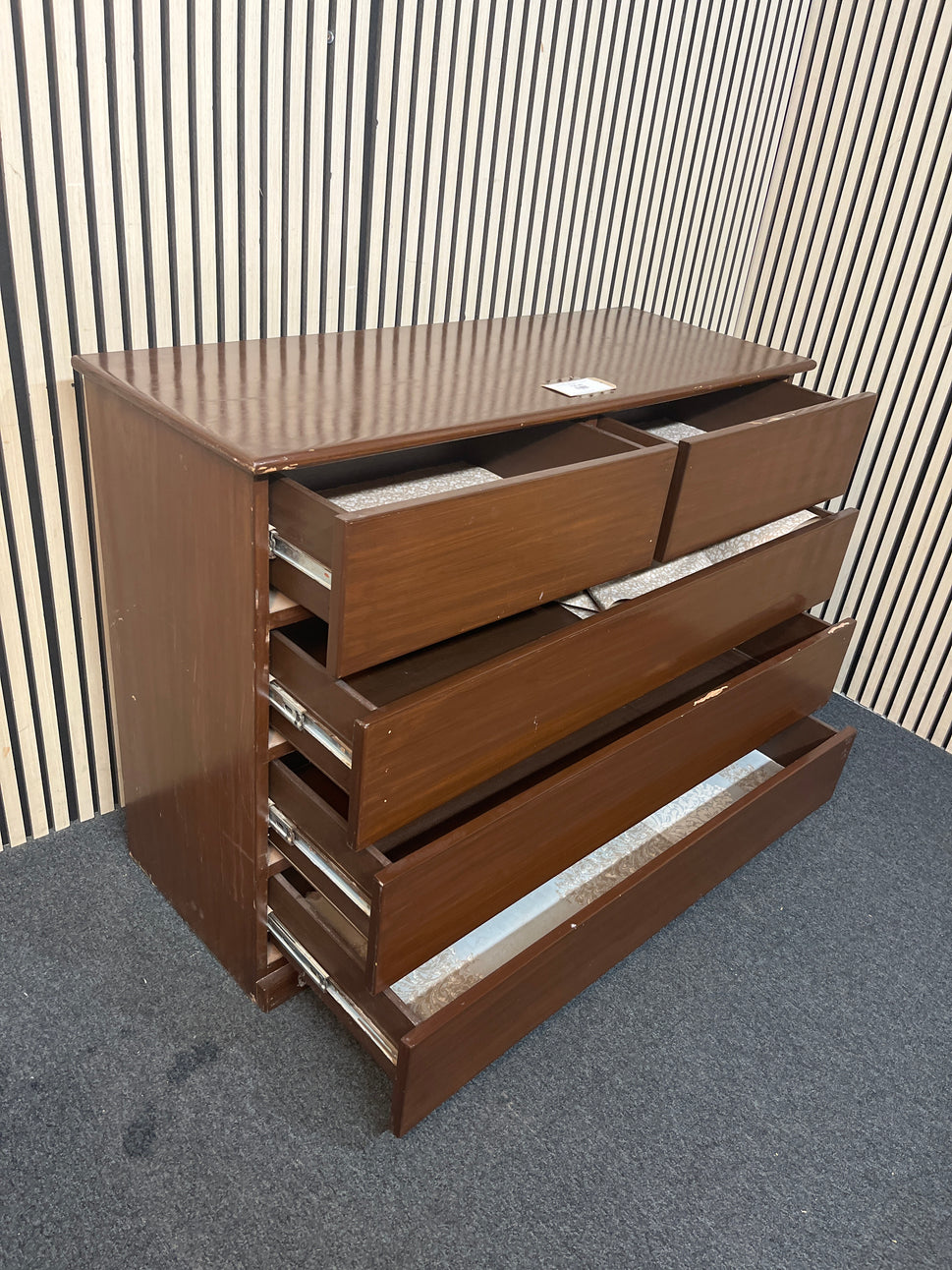 Large mahogany 3+2 chest of drawers (H 92 x W 123 x D 46 cm) 43633