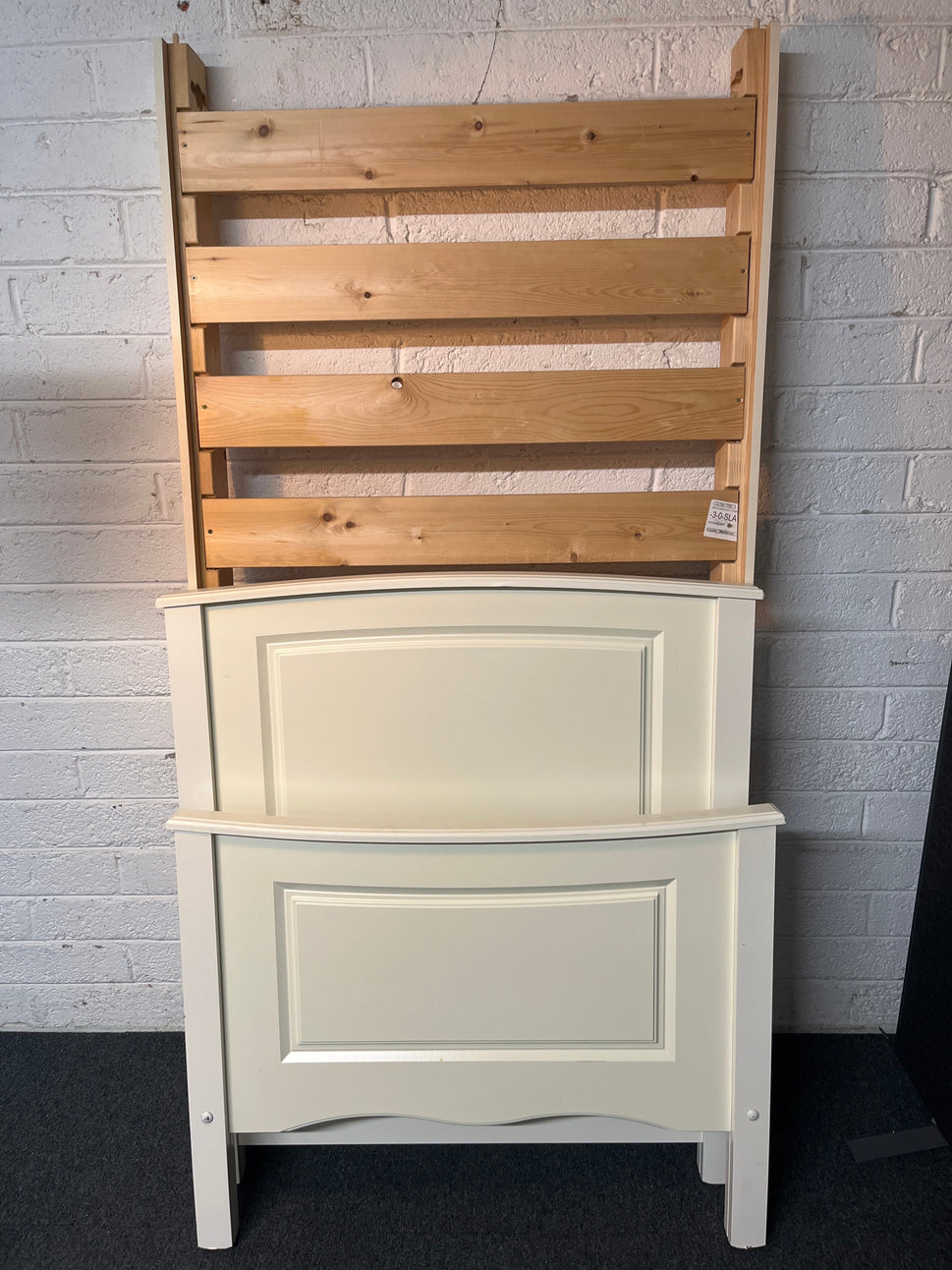 3ft high end off white framed bed  2225
