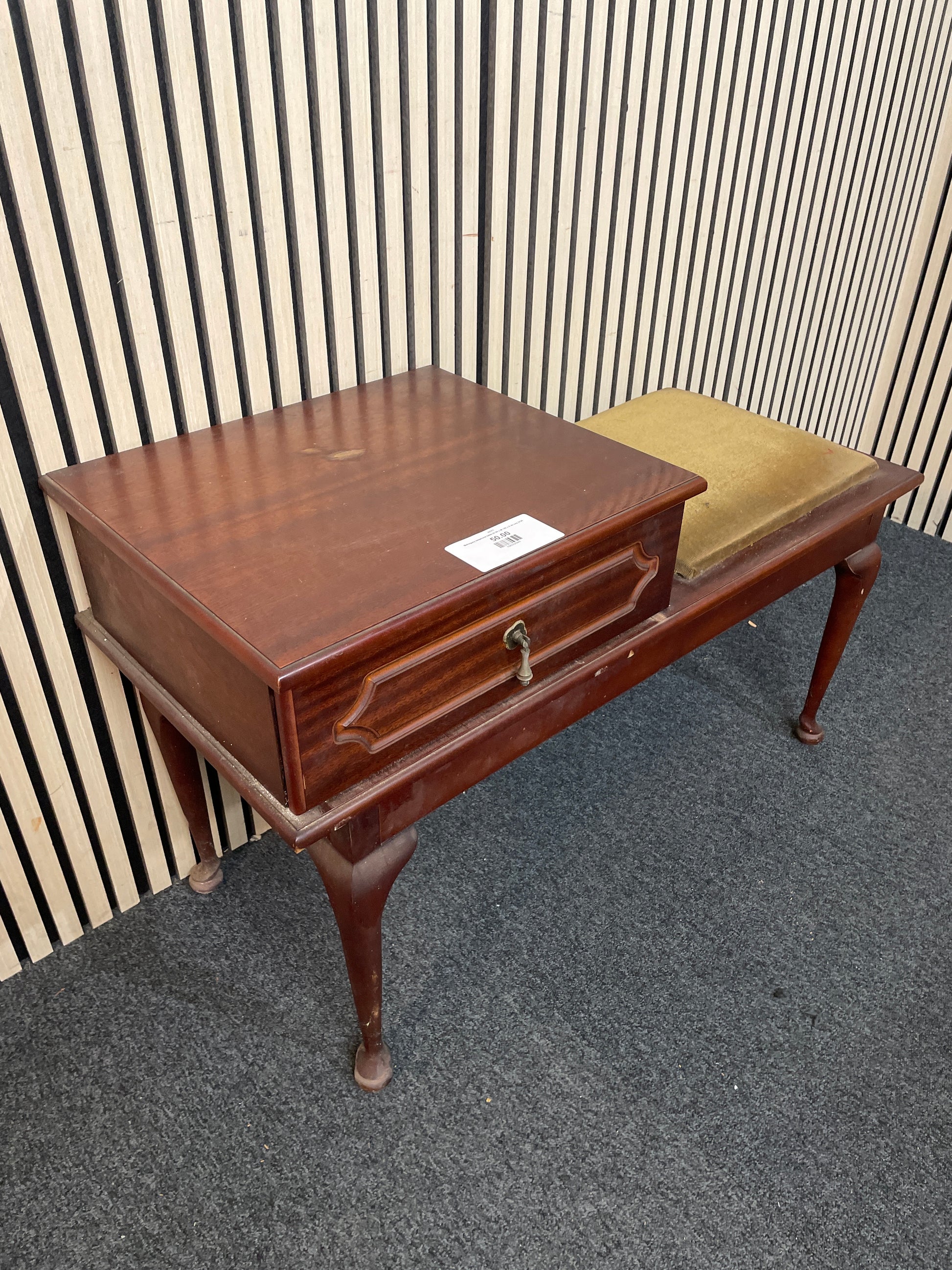 Mahogany telephone table (H 84 x W 103 x D 44 cm) 3126