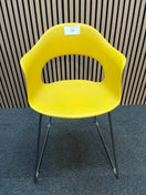 Switch Remo 4 legged solid plastic meeting chair 2 image