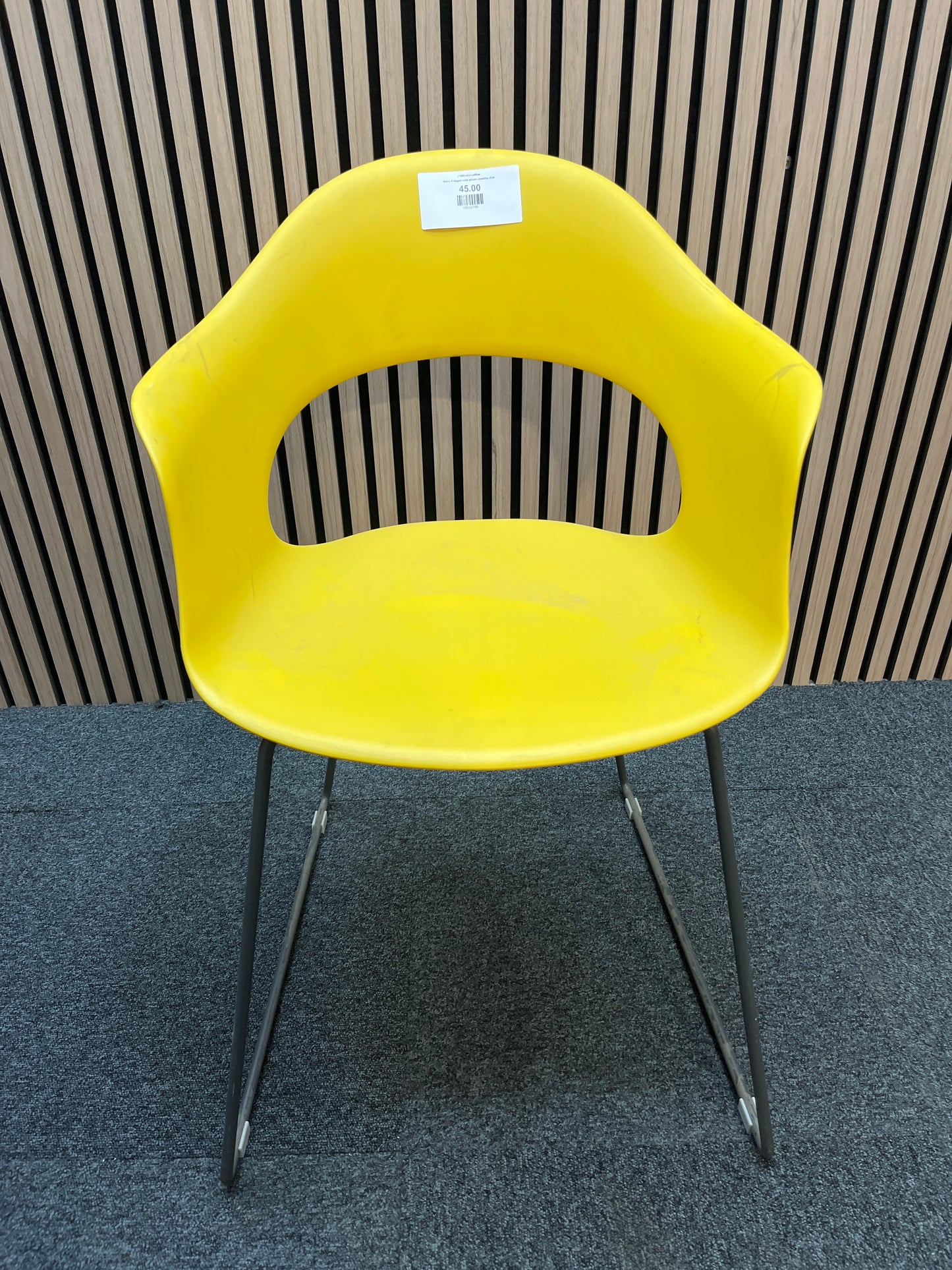 Remo 4 legged solid plastic meeting chair