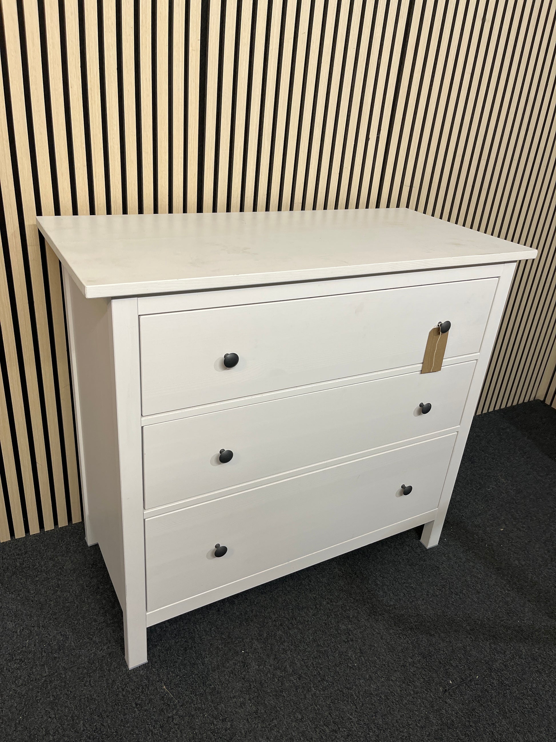 Solid wood white painted 3 drawer chest (H 97 x W 107 x D 50 cm) 3325