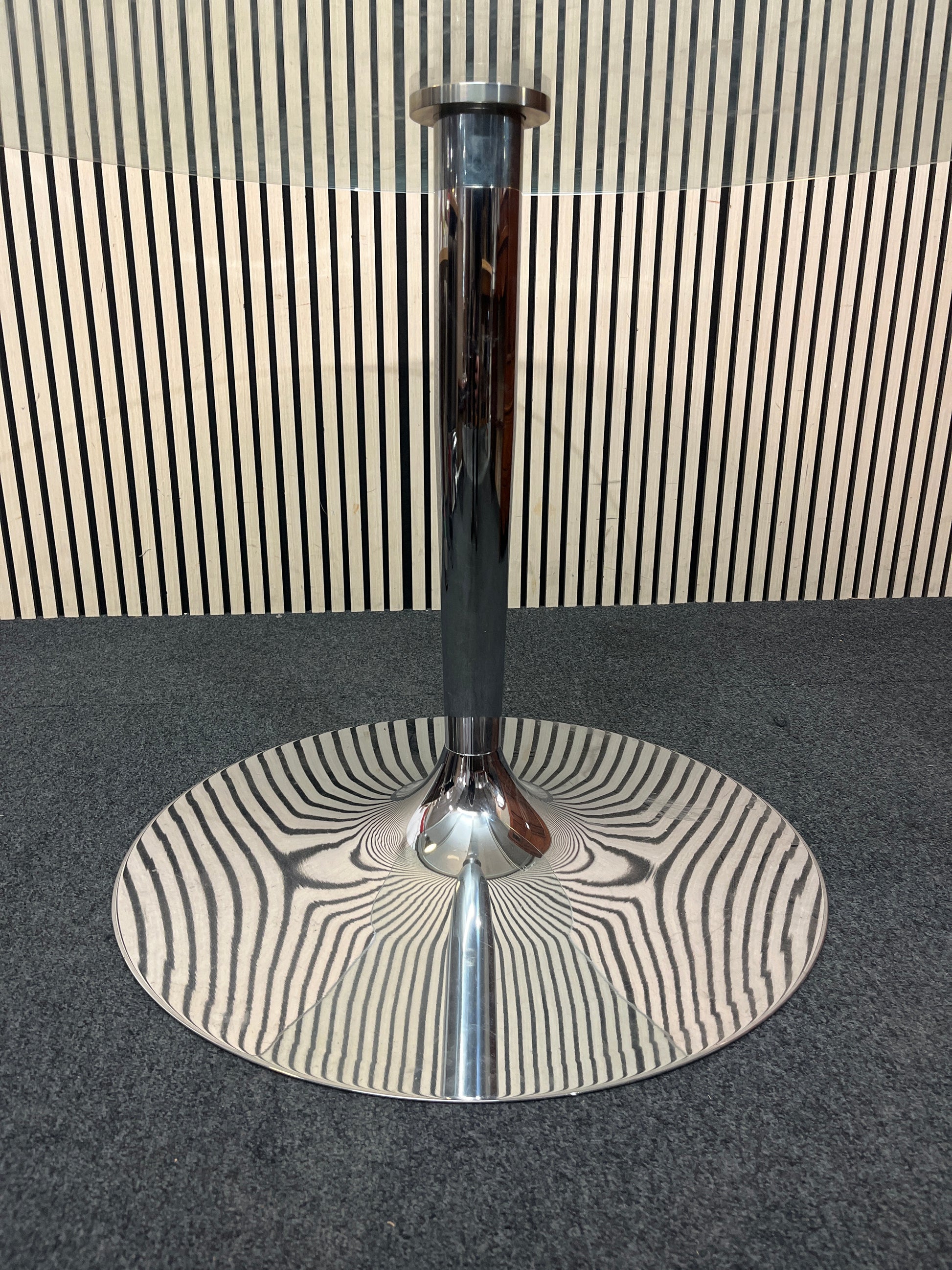 Solid metal frame central base circular glass dining table (120cm dim) 3126