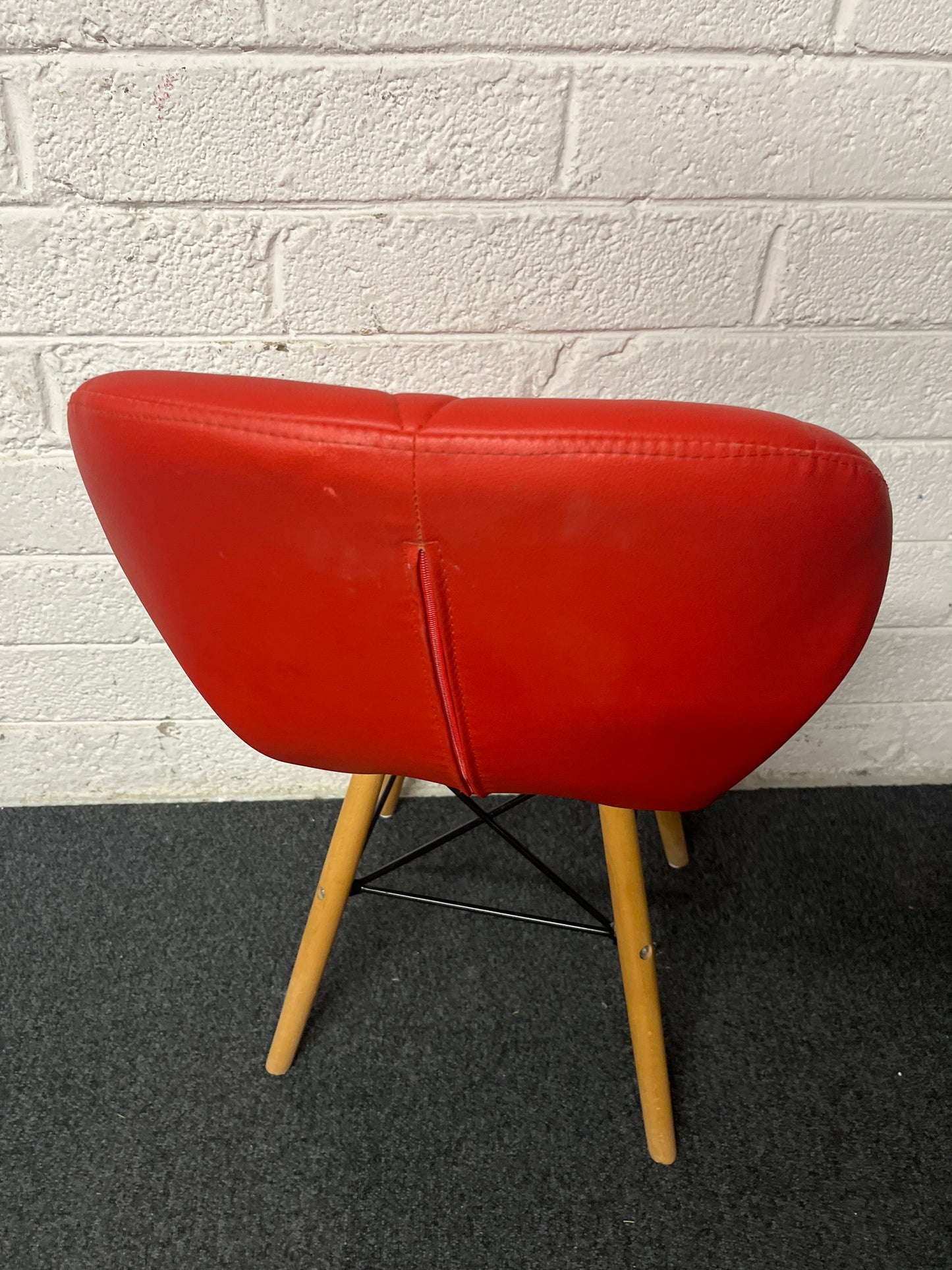 Red leatherette button back dining chair, wood splayed leg frame  1225