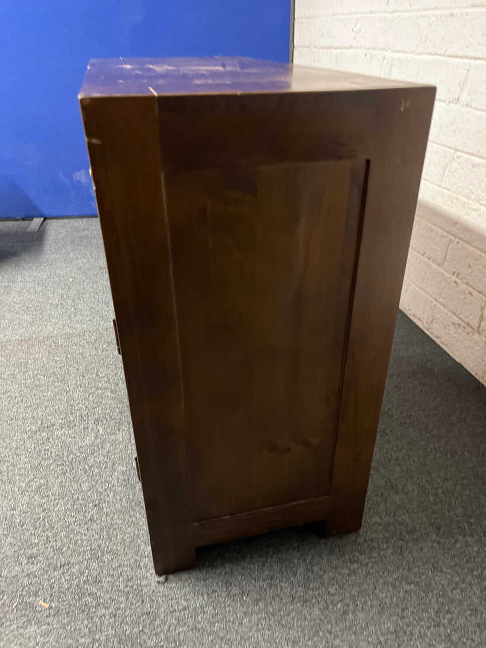 Solid dark wood stained 2 door 1 drawer sideboard  (H 820 x W 1000 x D 420) 3125
