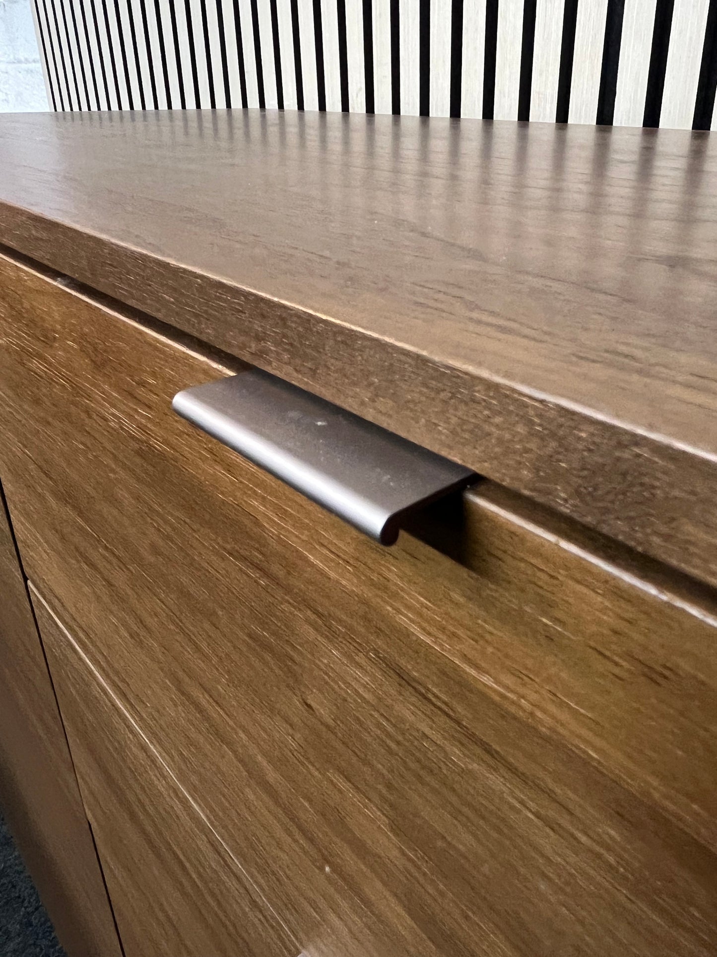 Skovby no. 942 4 door 3 drawer modern walnut sideboard (H 88 x W 195 x D 45 cm) 3126