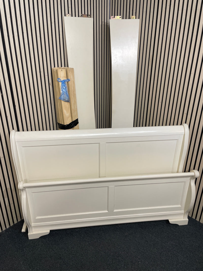 5ft Modern white painted wooden bed frame featuring supportive timber slats.  44523