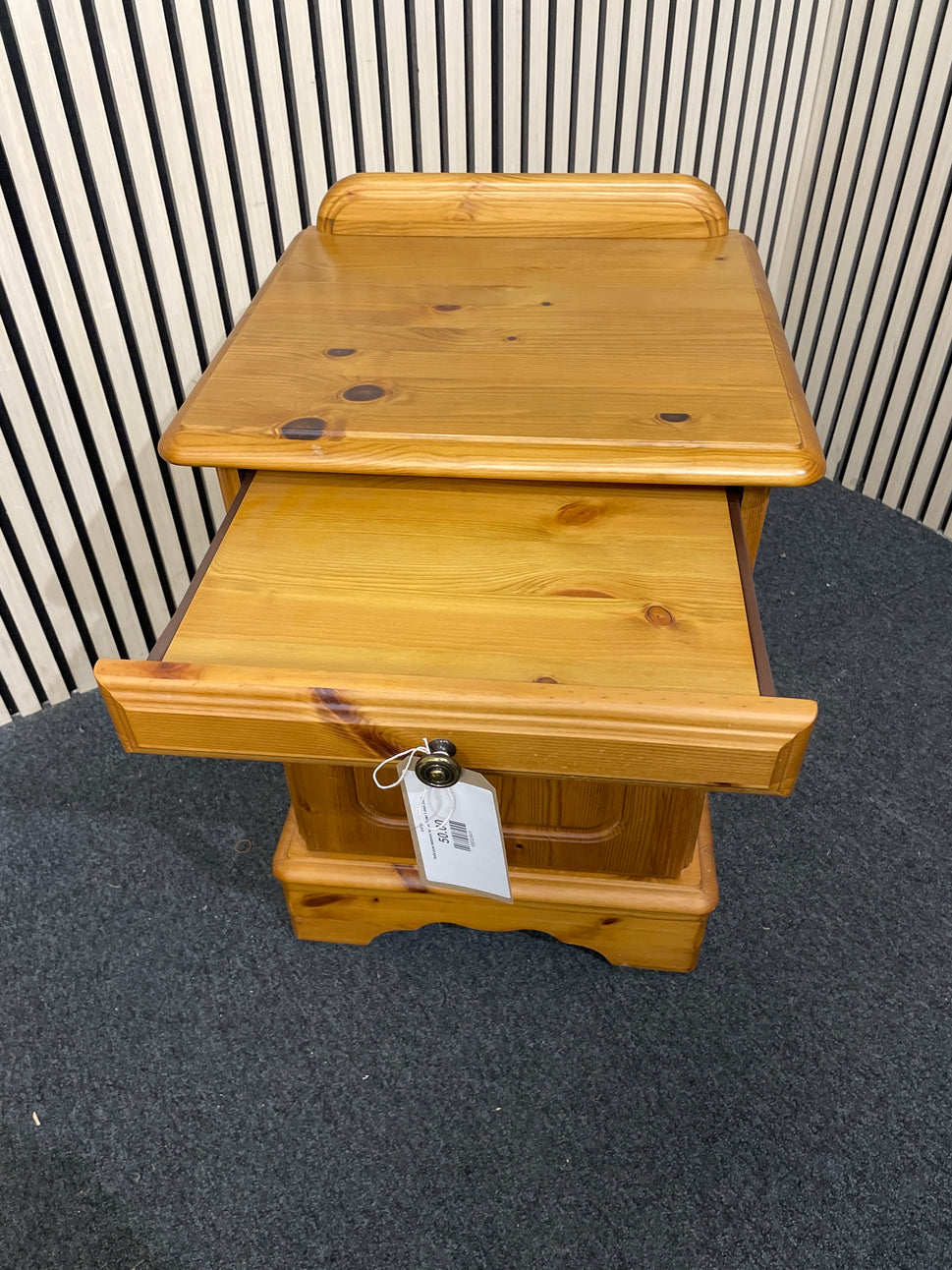 Solid pine bedroom locker, 1 dwr 1 door 2425