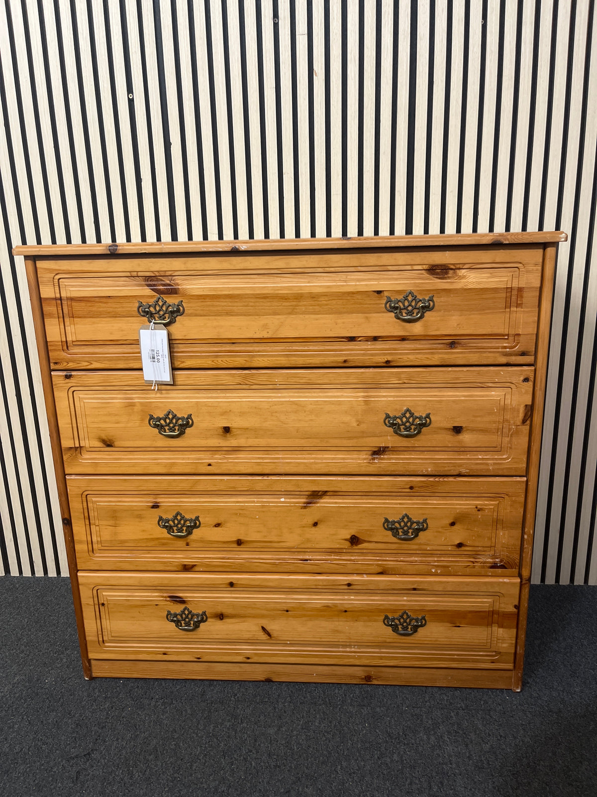 Solid pine four-drawer chest (H 100 x W 103 x D 47 cm)  44270