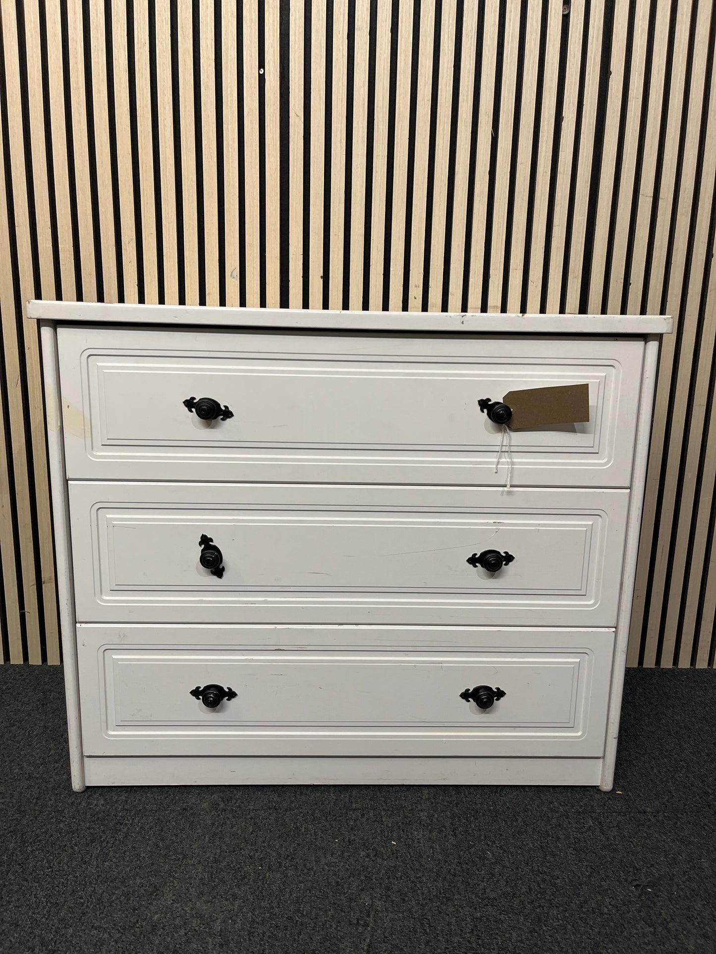White laminate 3 drawer chest of drawers (H 80 x W 90 x D 47 cm)  44323
