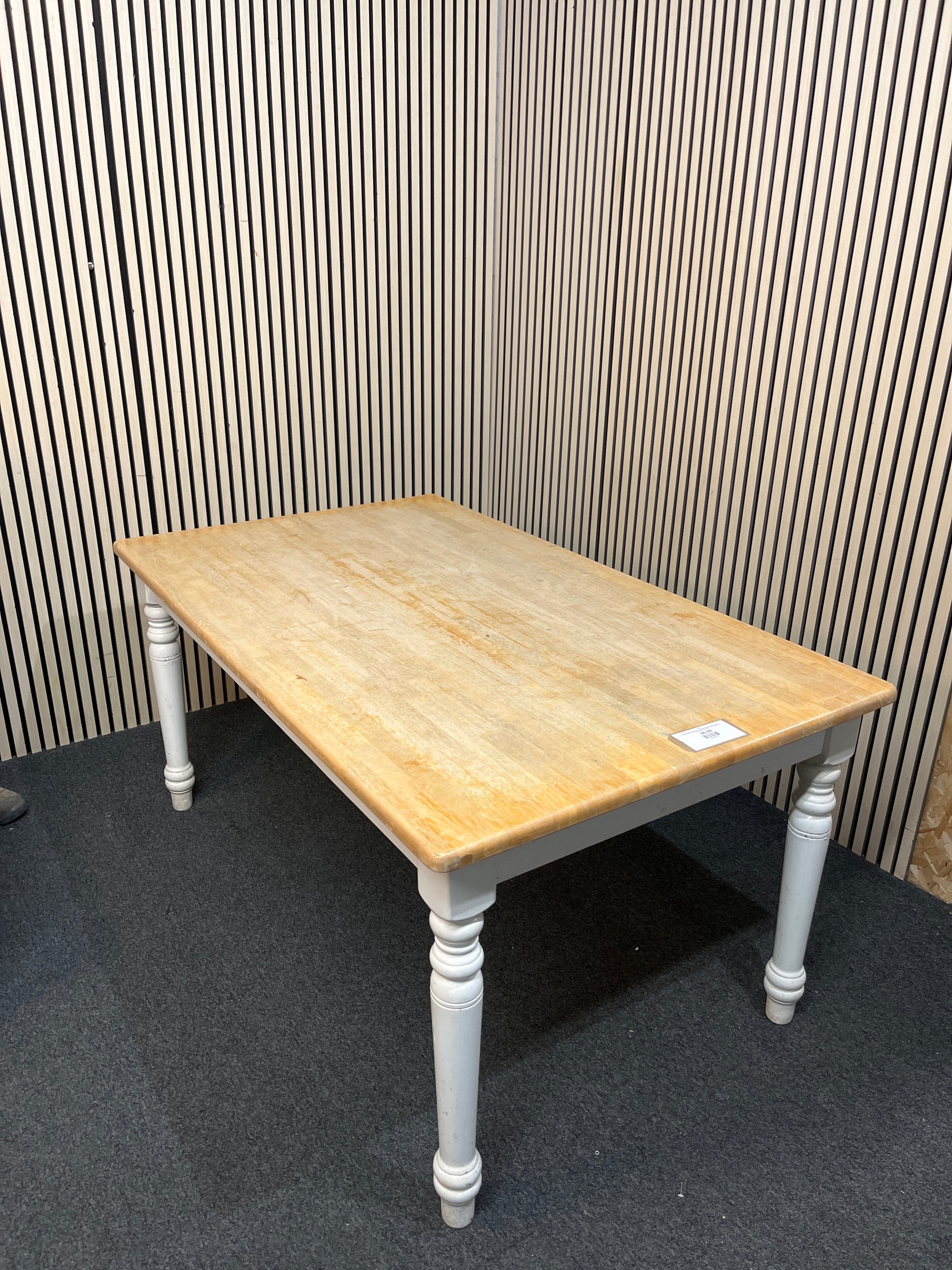 Rectangular rubberwood and white framed dining table (L 150 x W 92 cm) 3126