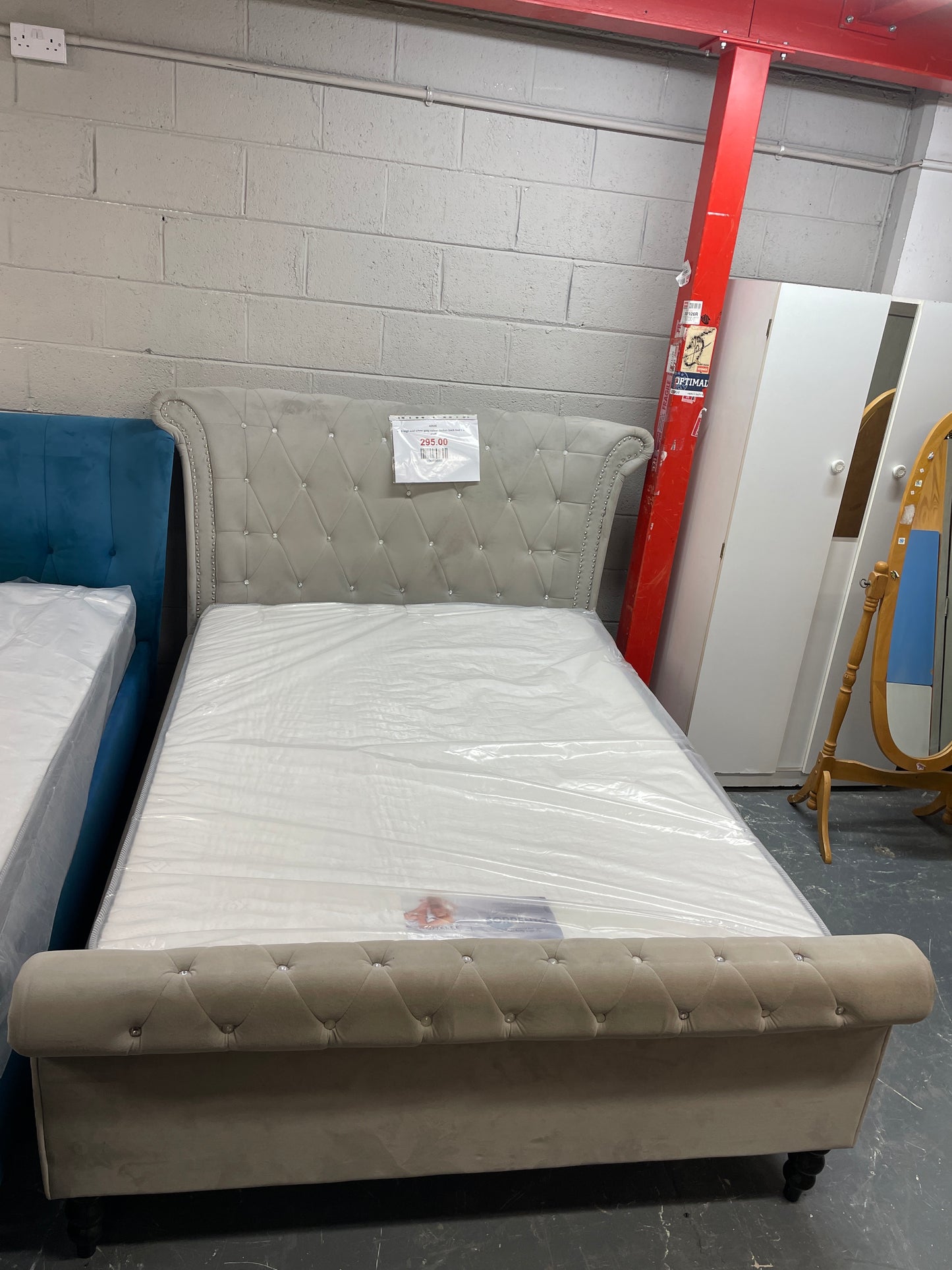 4ft 6 high end silver grey velour button back bed frame 3126
