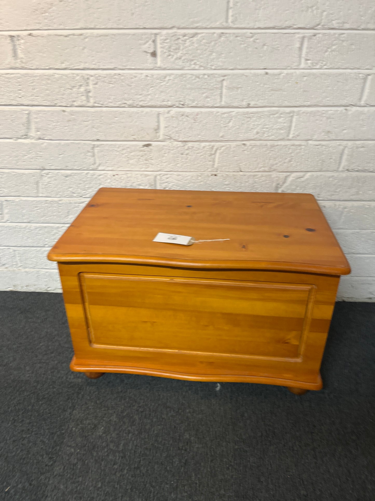 Pine top open blanket box  3225