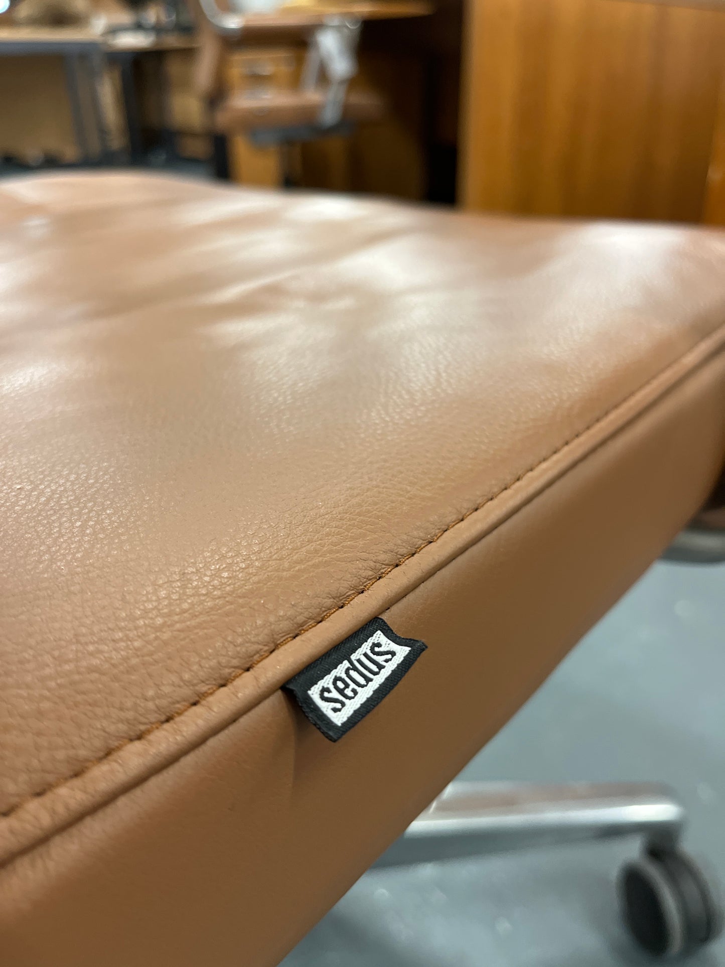 Sedus Open Up Modern Classic hand made office swivel chair MEDIUM Back swivel with polished metal base and arms, REAL TAN leather