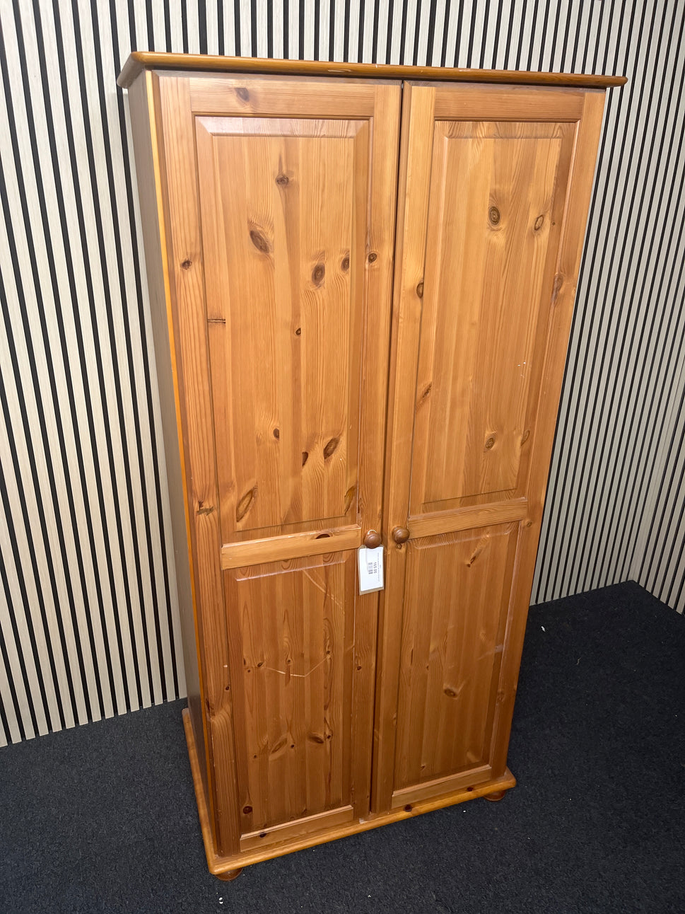 Tall pine 2 door wardrobe (H 186 x W 84 x D 58 cm) 1325