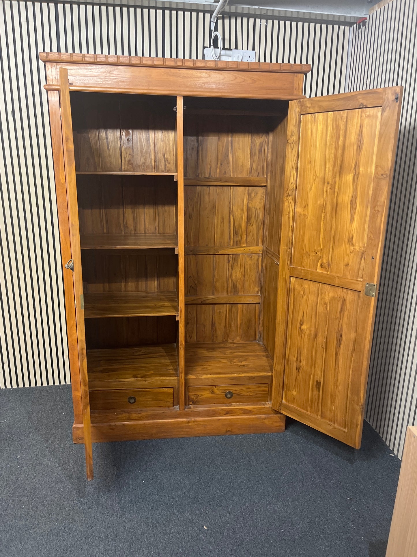 Tall natural solid pine ornate 2 door wardrobe (H 200 x W 125 x D 57 cm) 43925