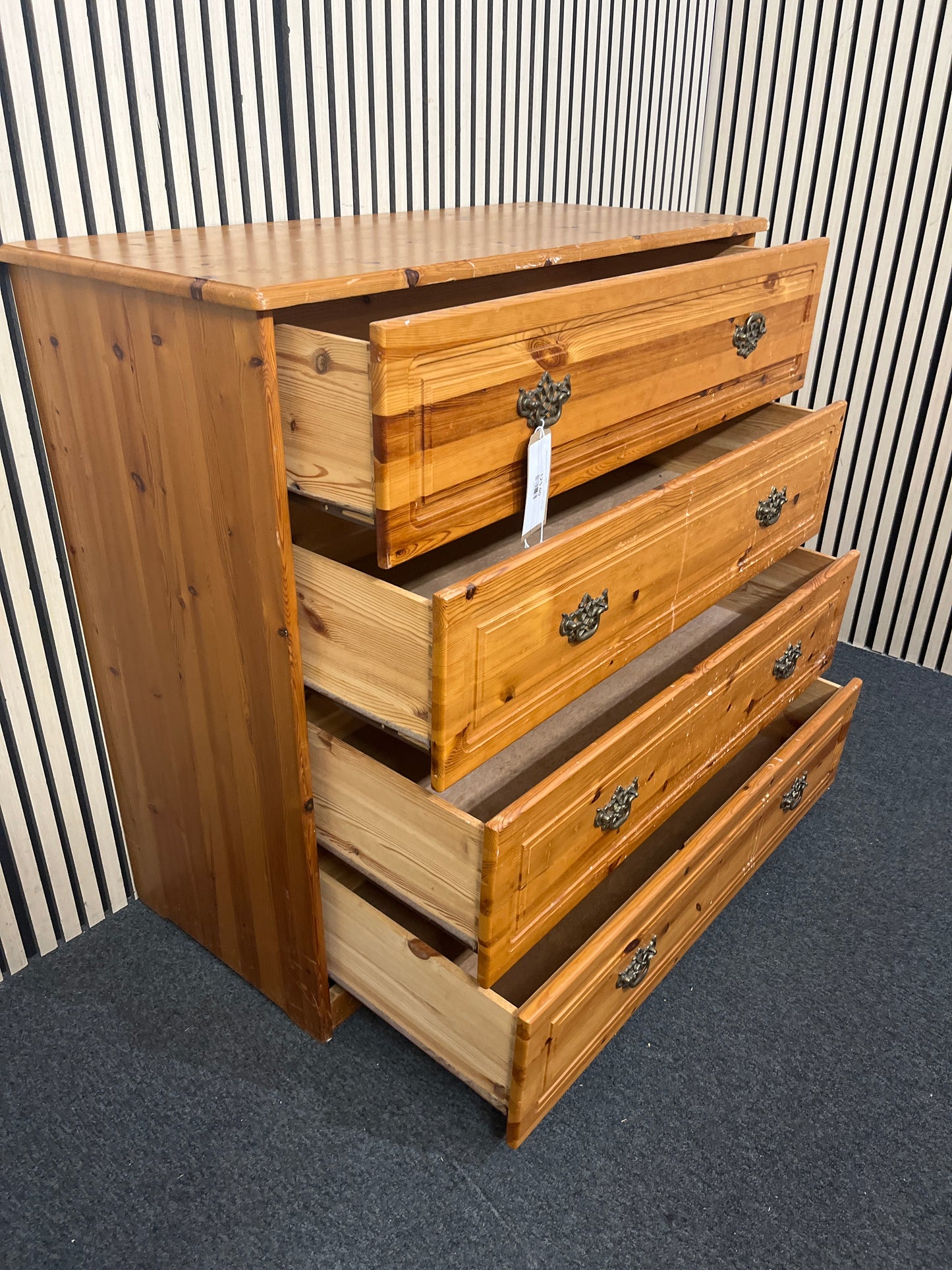 Solid pine four-drawer chest (H 100 x W 103 x D 47 cm)  44270