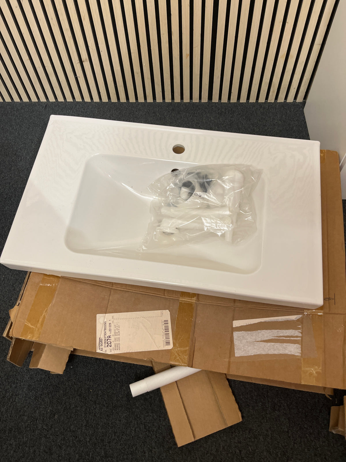 Ikea sink and vaniy unit (never used)  44252