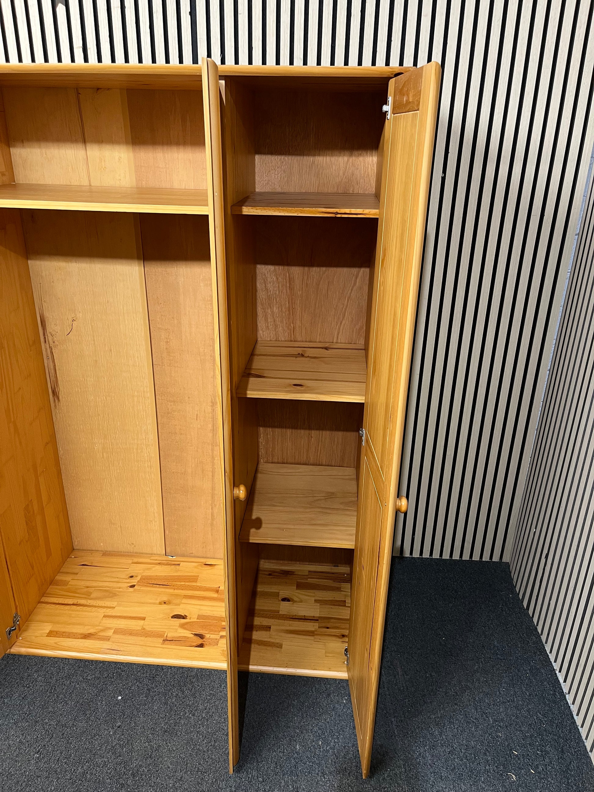 Pine three door wardrobe (H 180 x W 129 x D 51 cm) 3126