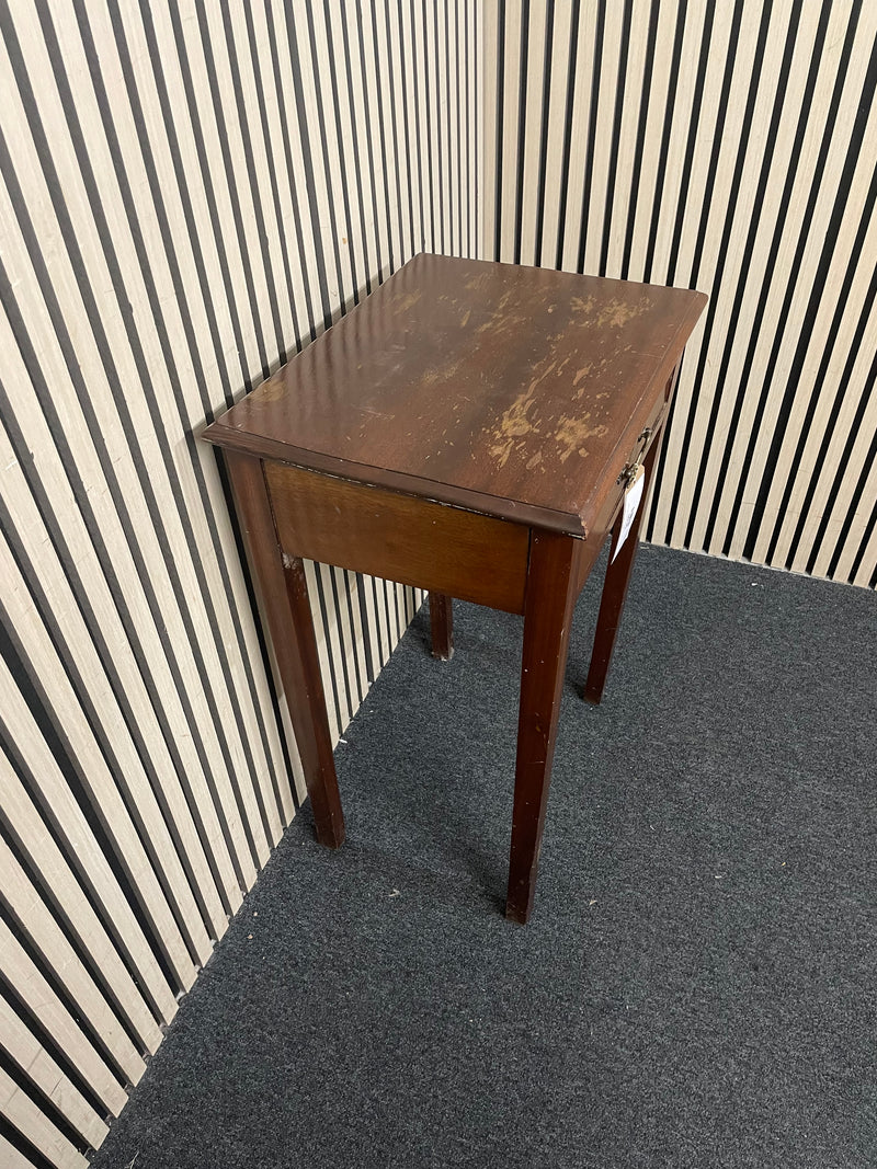 Small 1 drawer mahogany stained lamp table  44638