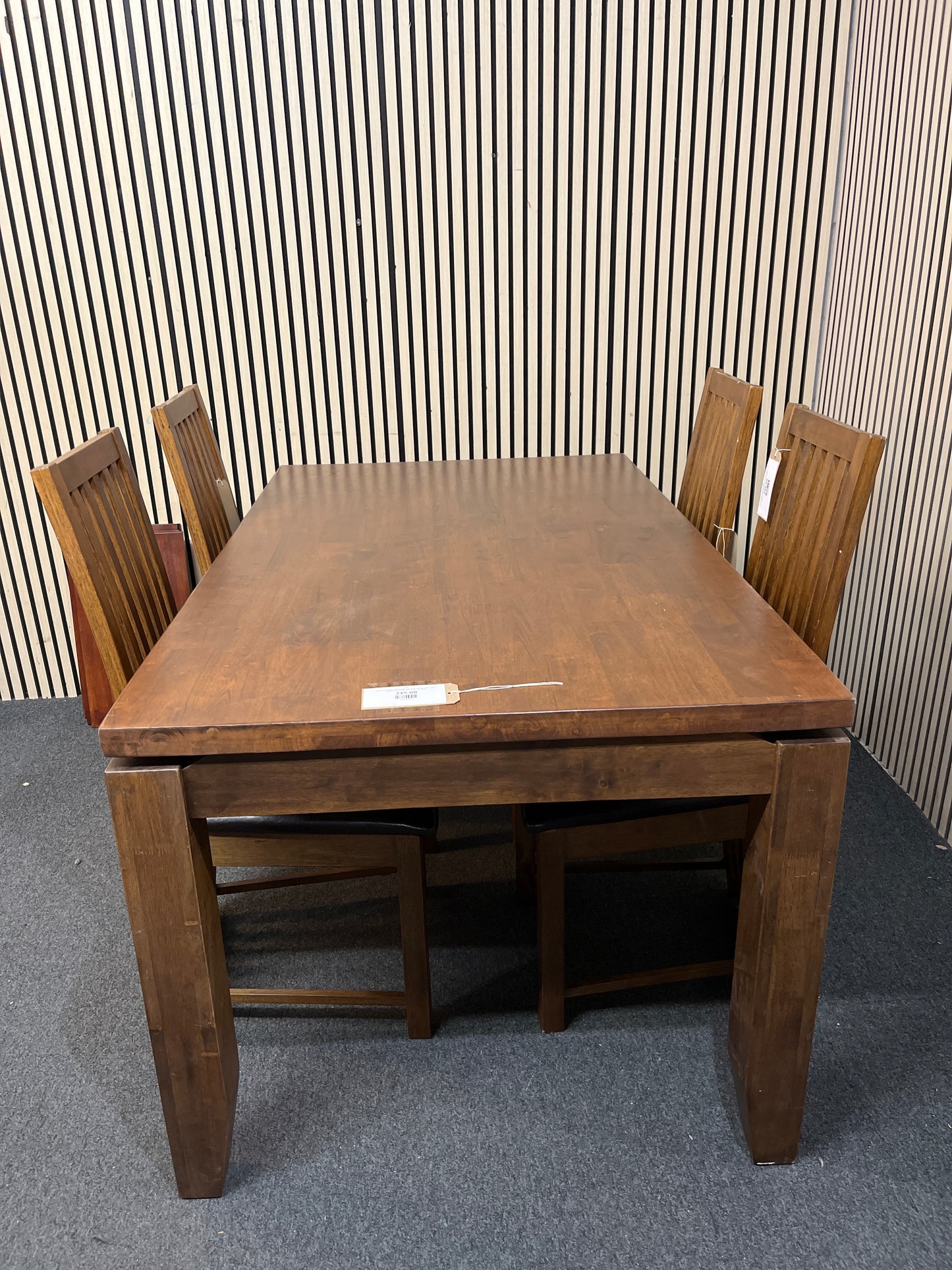 Hardwood large dining table with 4 no. dining chairs with leatherette seat (W 150 x D 90 cm) 43862