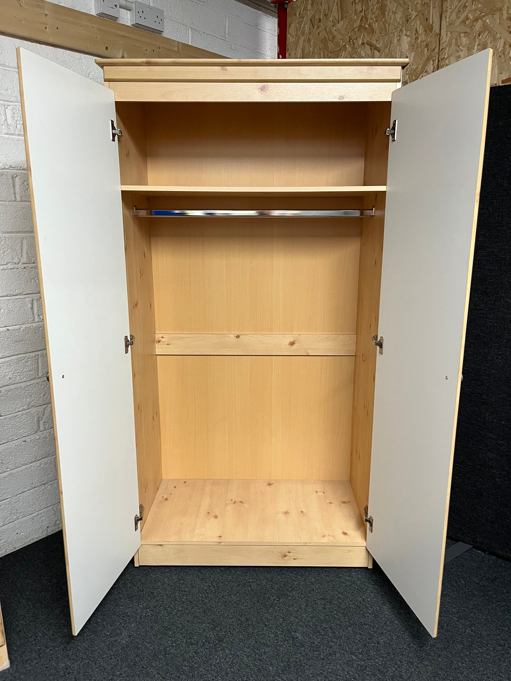 Tall maple 2 door wardrobe (H 8120 x W 960 x D 530 mm) 1225