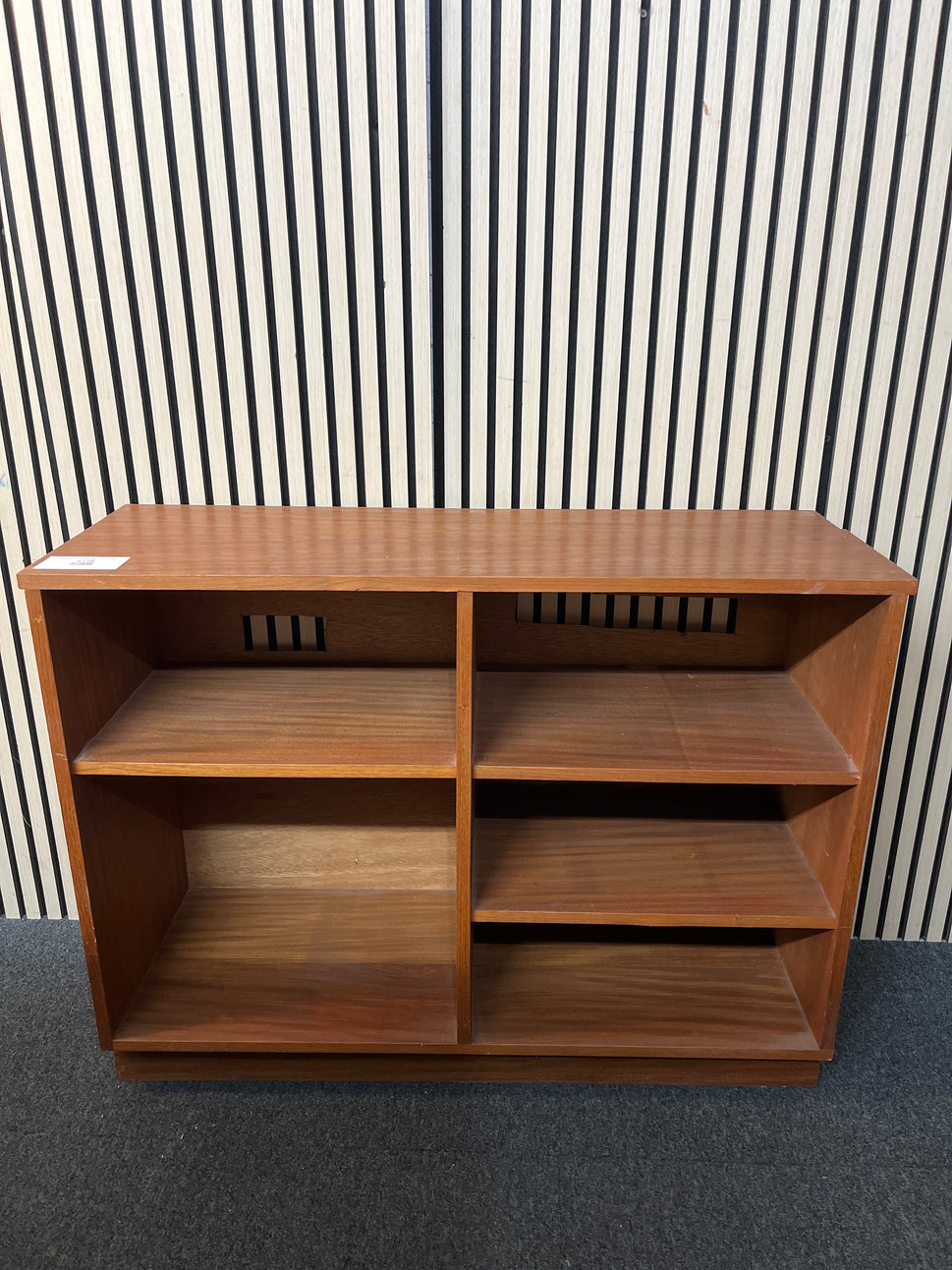 Mahogany 4 section low open bookcase (H 81 x W 108 x D 37 cm) 2425