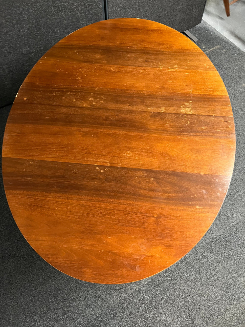 Oval extendable mahogany dining table with 2 no. carvers and 4 no. dining chairs with mustard fabric seat 2225