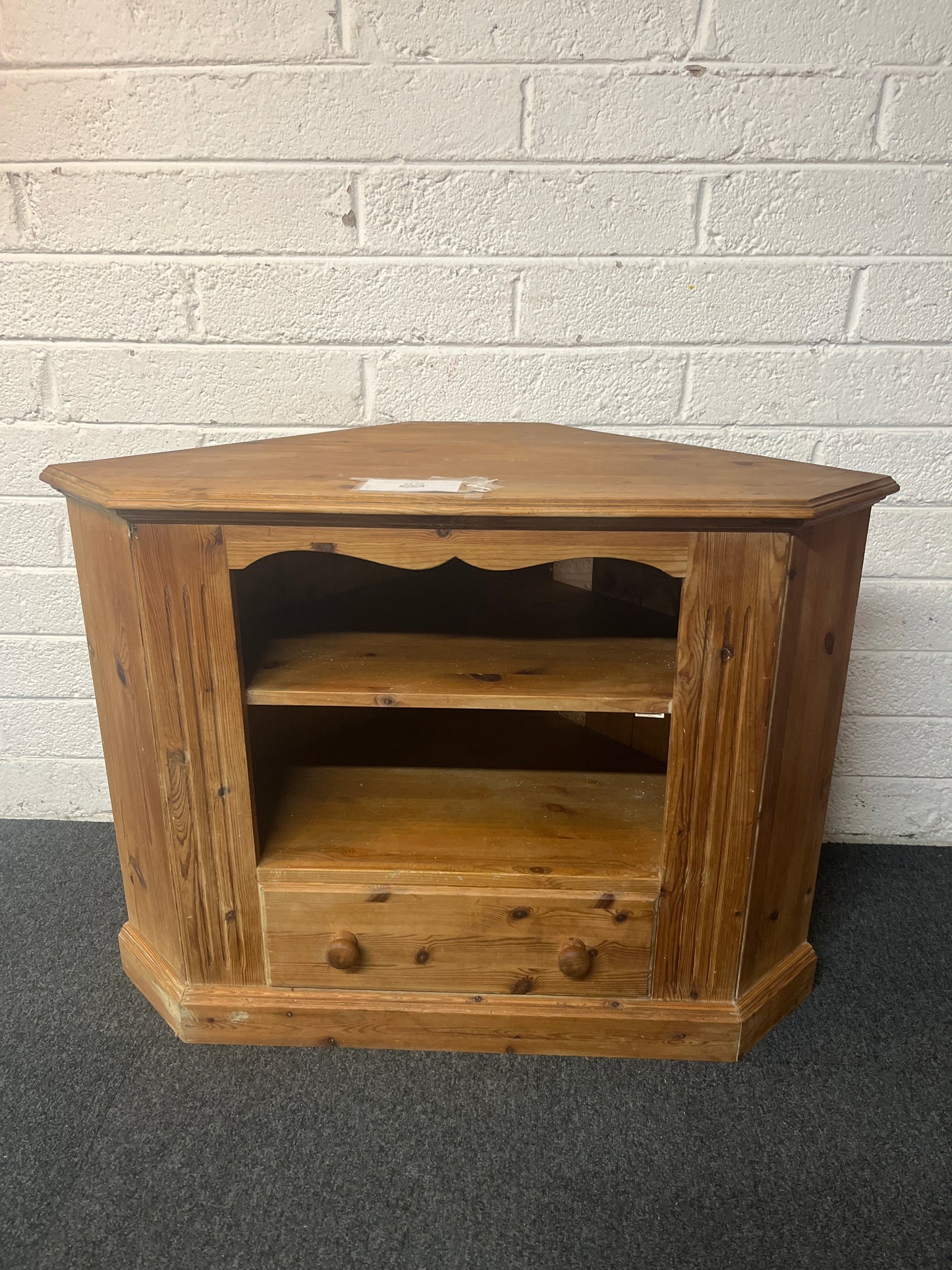 1 drawer pine corner tv unit with shelf space (H 72 x W 97 x D 52 cm) 2225