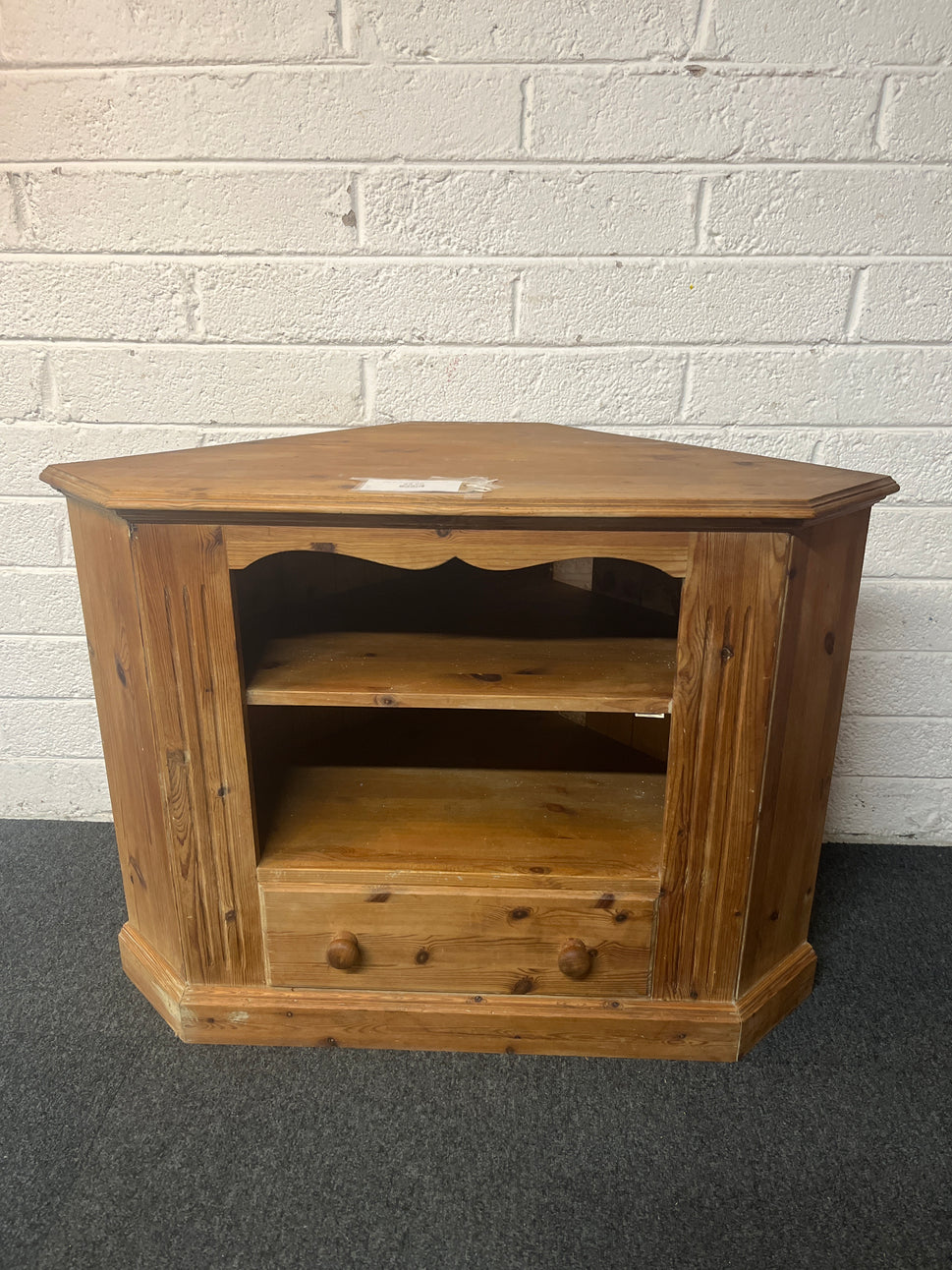 1 drawer pine corner tv unit with shelf space (H 72 x W 97 x D 52 cm) 2225