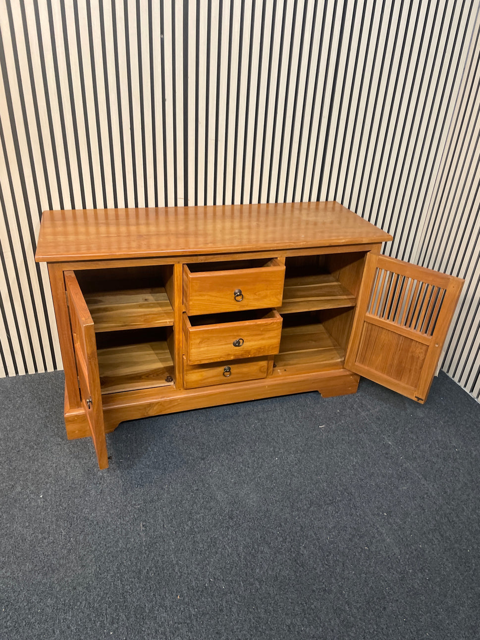 Solid teak stained low 2 door 3 drawer sideboard (H 75 x W 126 x D 47 cm) 2425